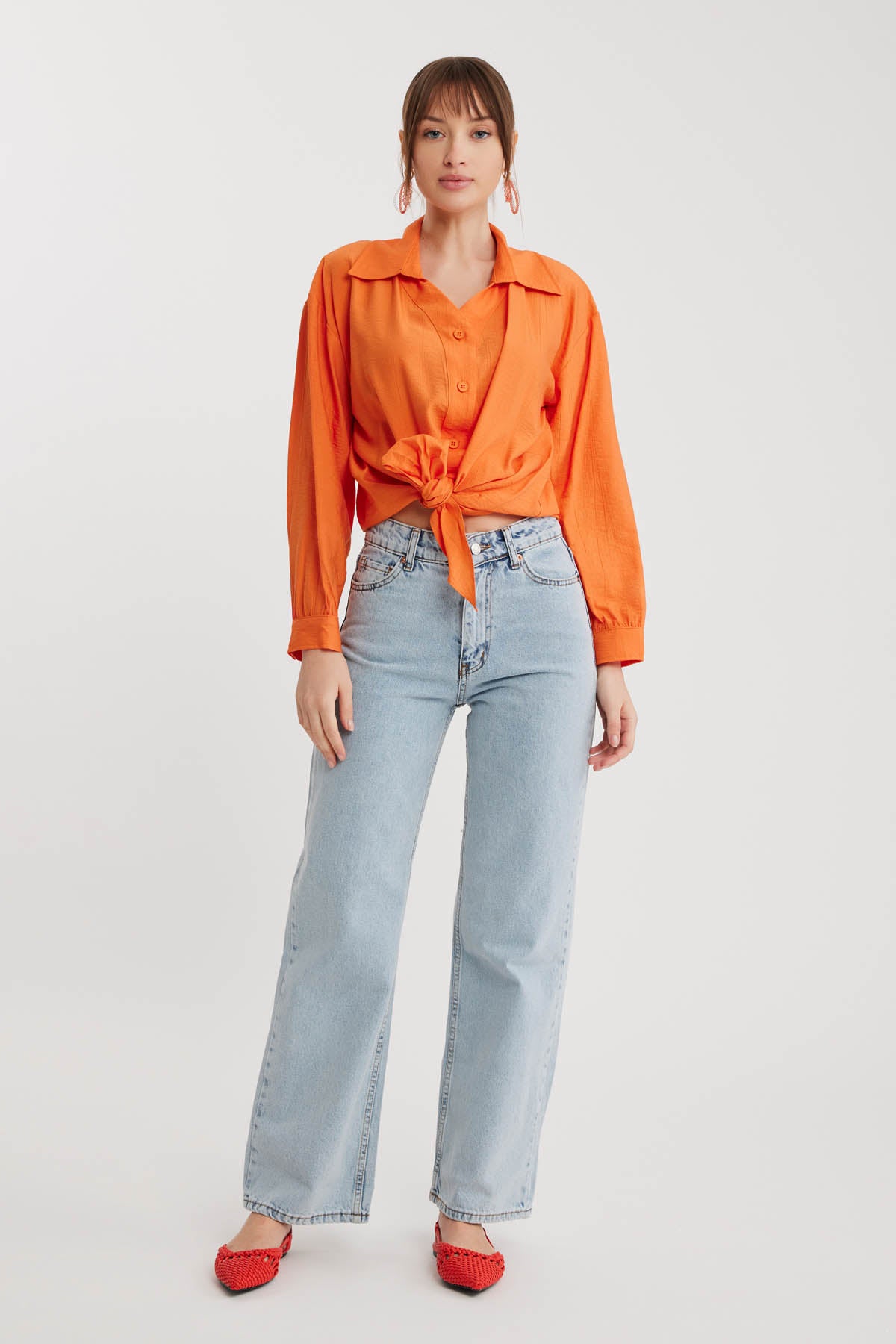 LOW SHOULDER LONG SLEEVE SHIRT WITH FRONT BINDING