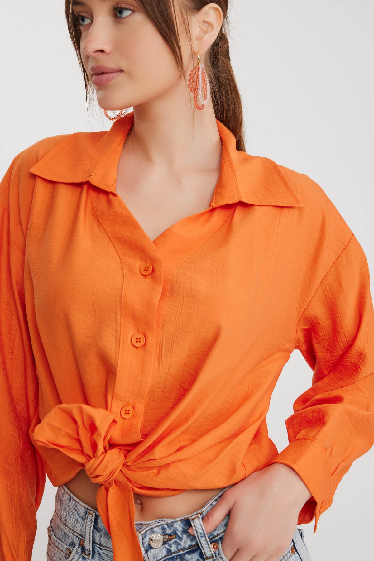 LOW SHOULDER LONG SLEEVE SHIRT WITH FRONT BINDING