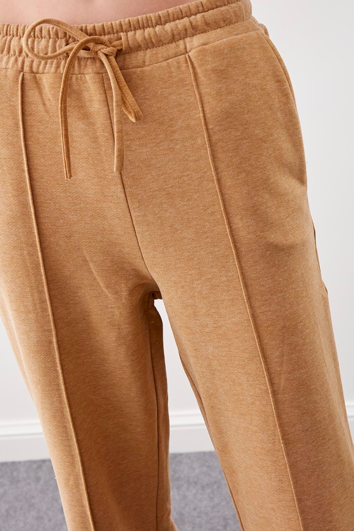 FRONT-STITCHED LACED TRACKSUIT