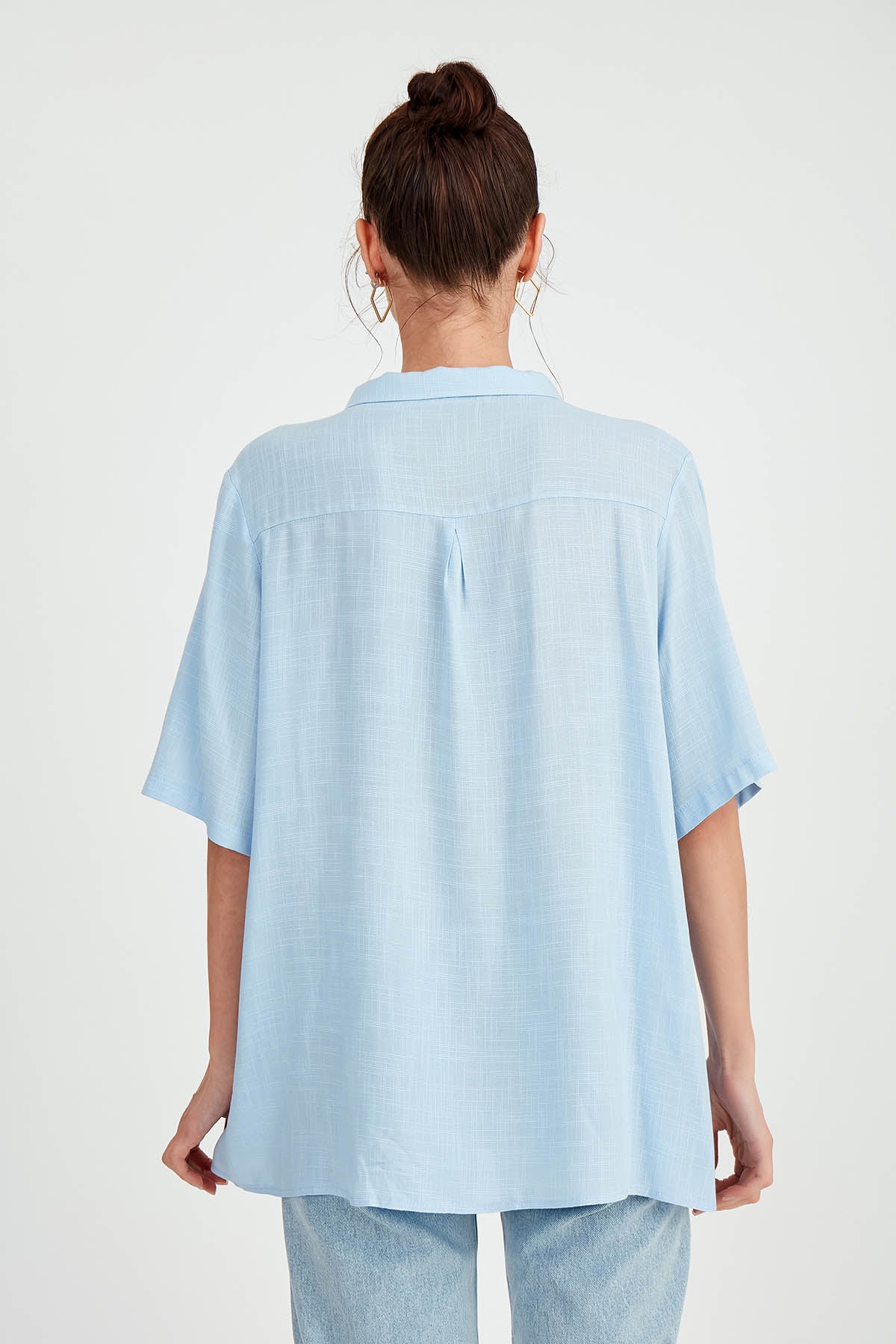 BLOUSE WITH NECK BUTTON BINDING
