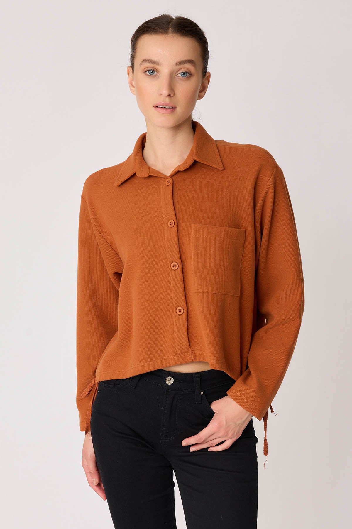FRONT BUTTON LACED SINGLE POCKET KNITTED BLOUSE
