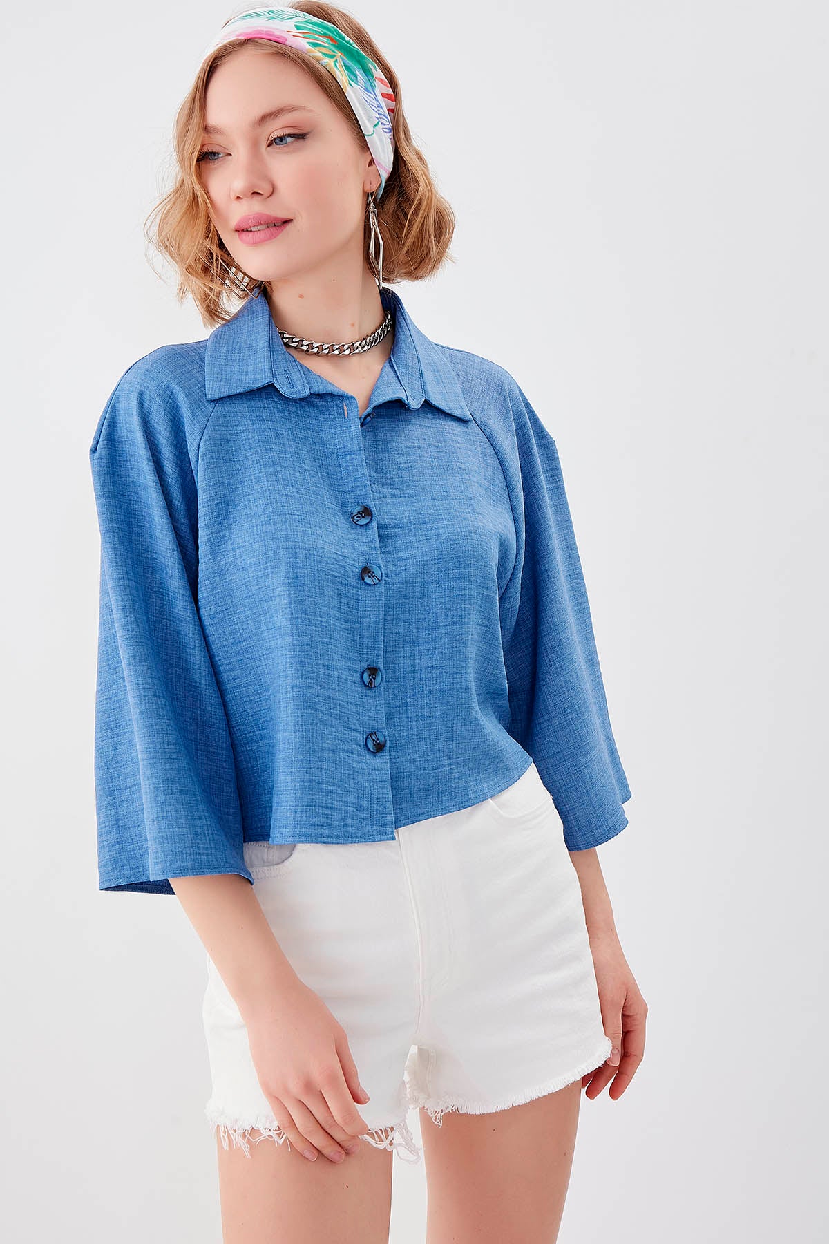 LOOSE CROP SHIRT WITH FRONT BUTTON