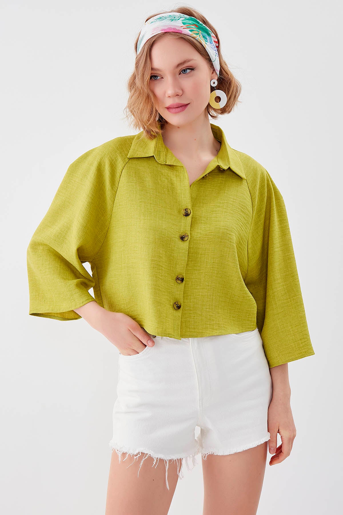 LOOSE CROP SHIRT WITH FRONT BUTTON
