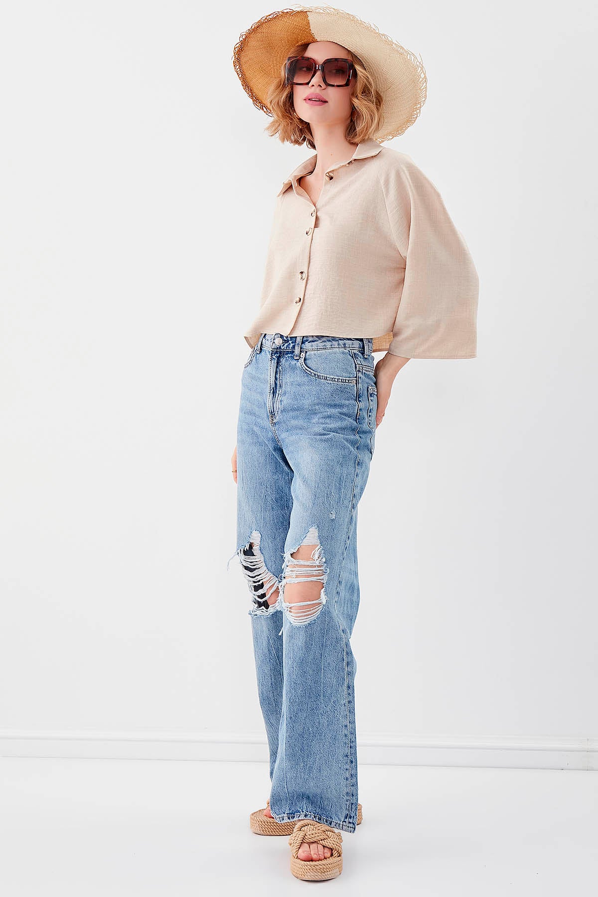 LOOSE CROP SHIRT WITH FRONT BUTTON