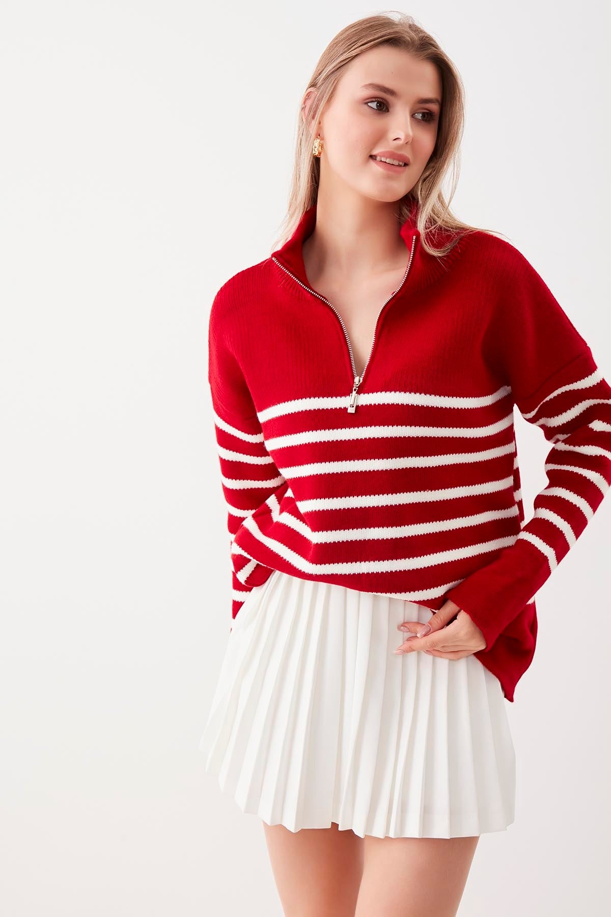 ZIPPERED RIGHT COLLAR SWEATER