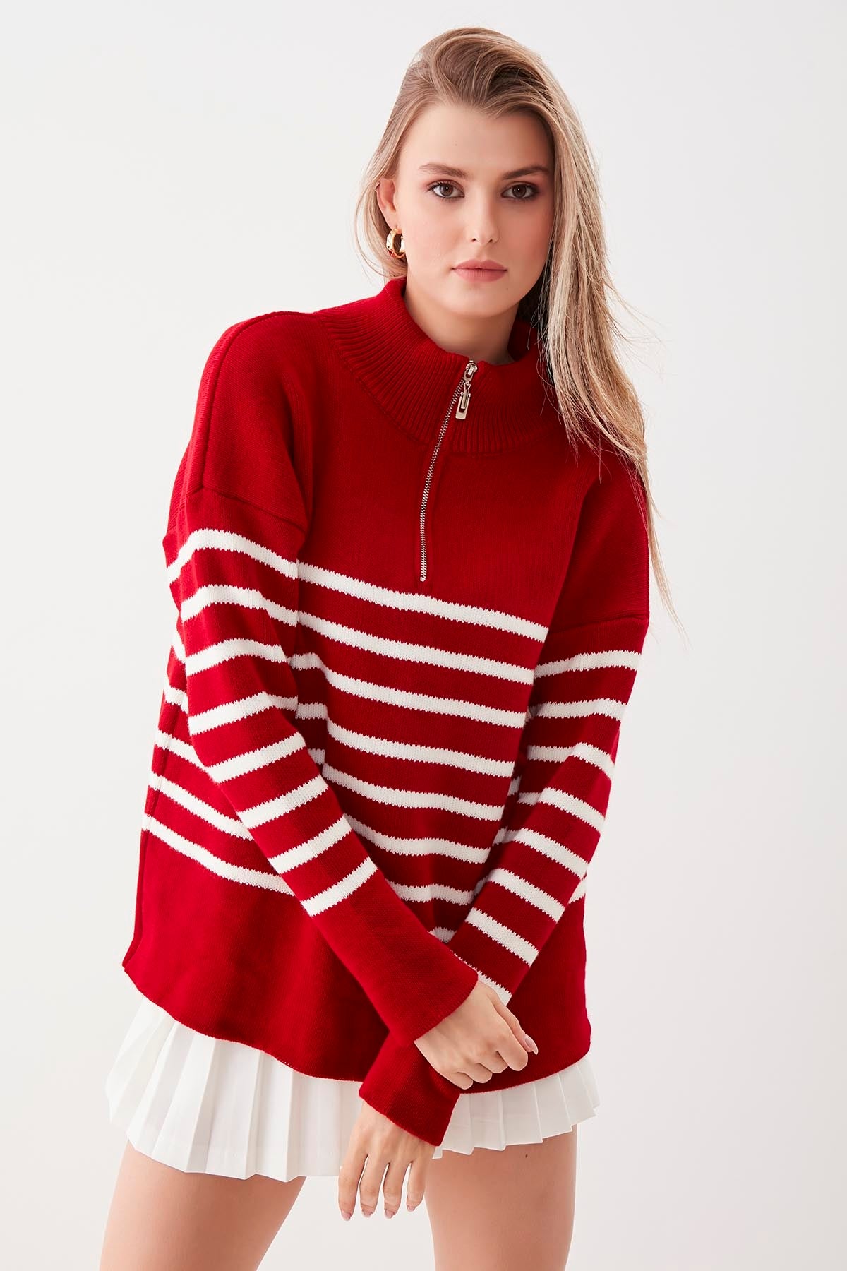 ZIPPERED RIGHT COLLAR SWEATER