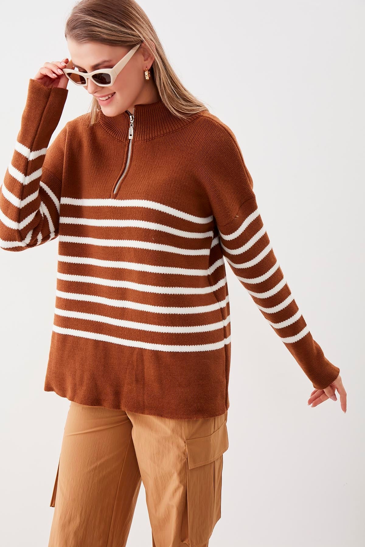 ZIPPERED RIGHT COLLAR SWEATER