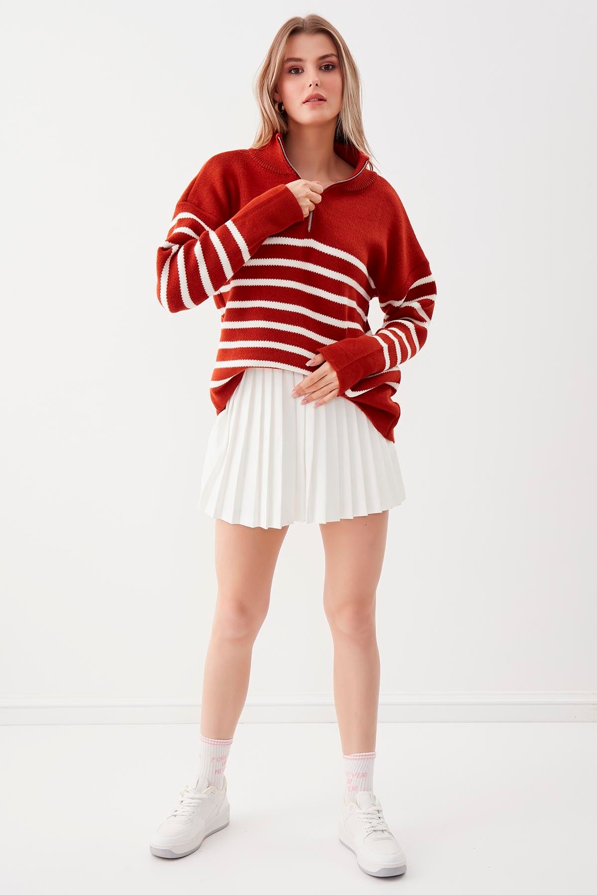 ZIPPERED RIGHT COLLAR SWEATER