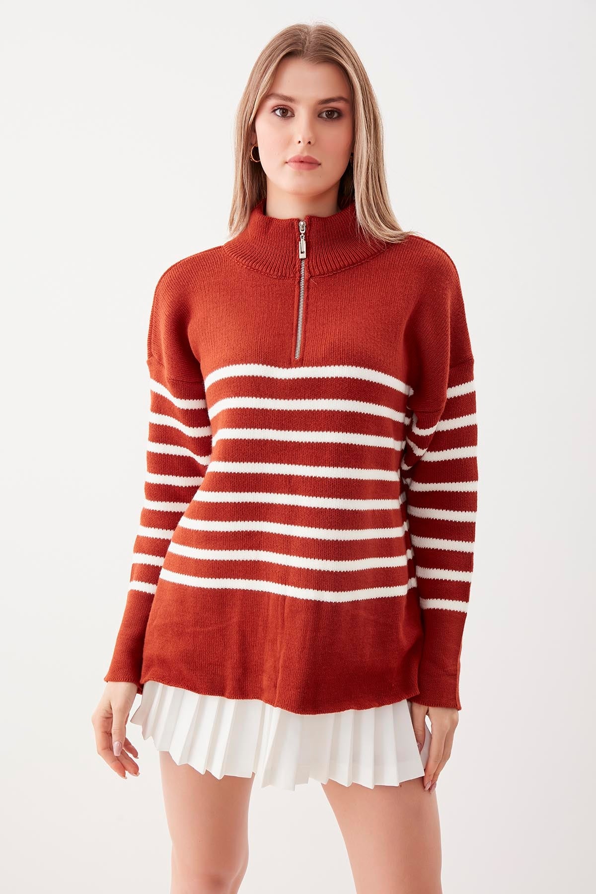 ZIPPERED RIGHT COLLAR SWEATER