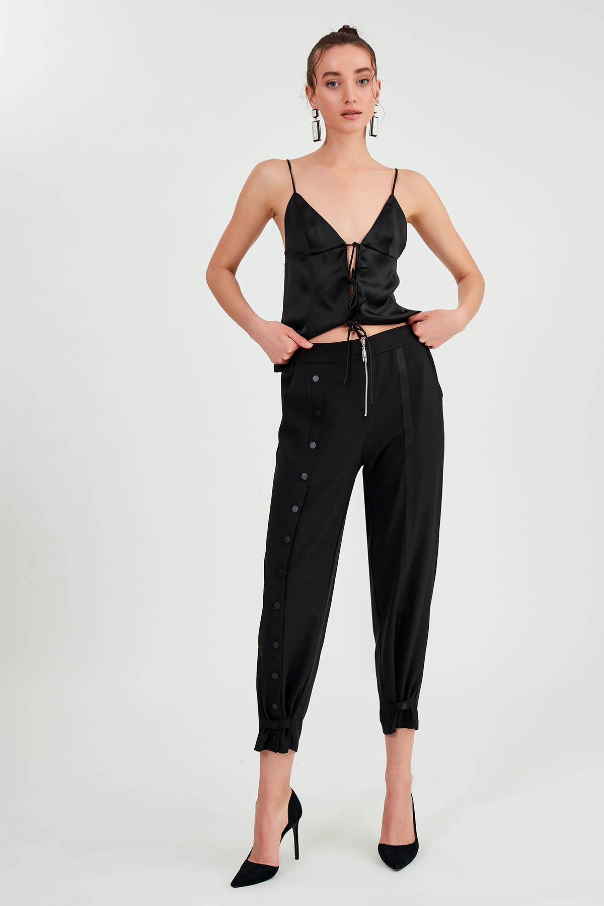 TROUSERS WITH ZIPPERED BUTTONS