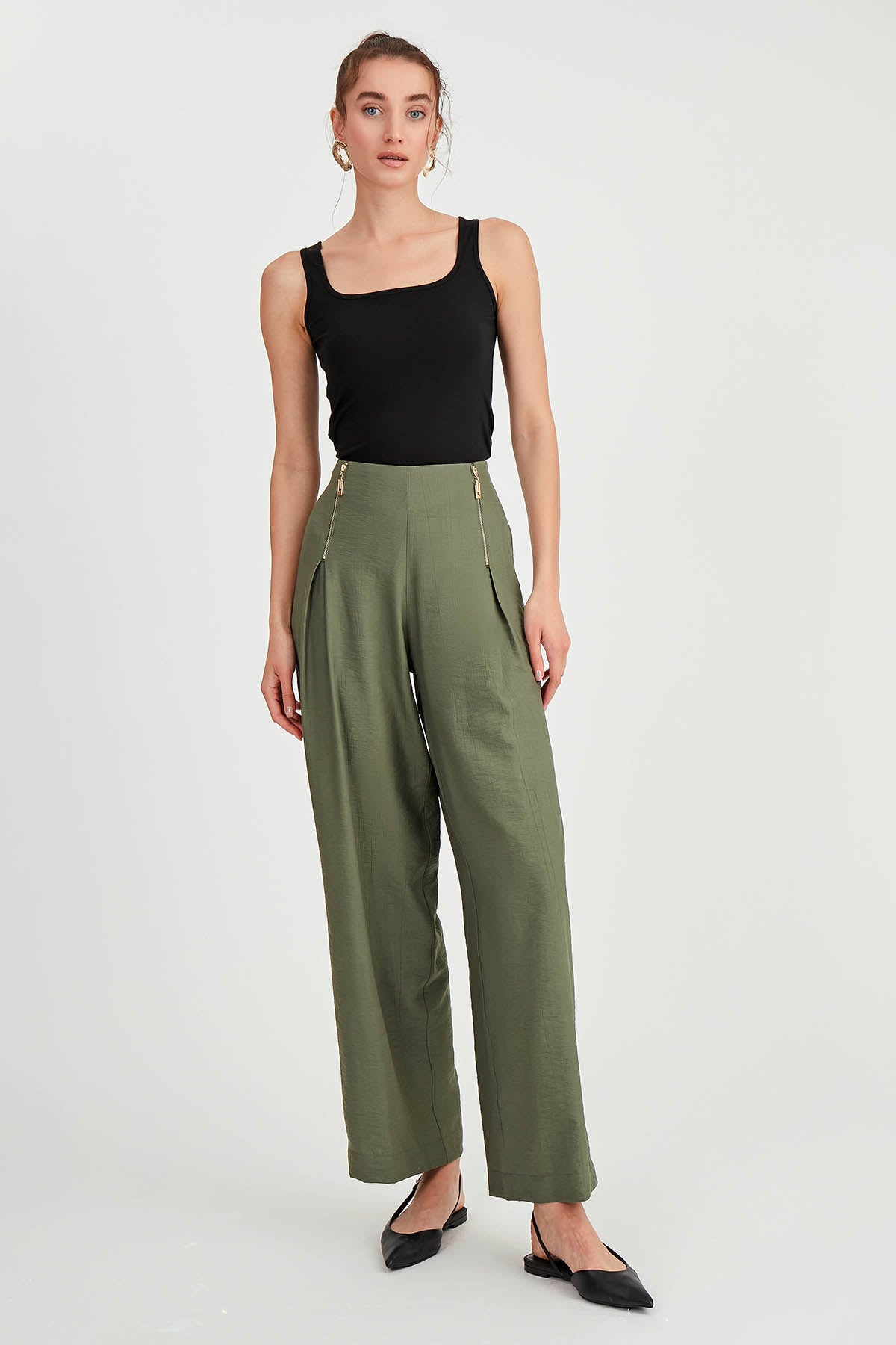 WIDE-ASPECT TROUSERS WITH ZIPPERED FRONT