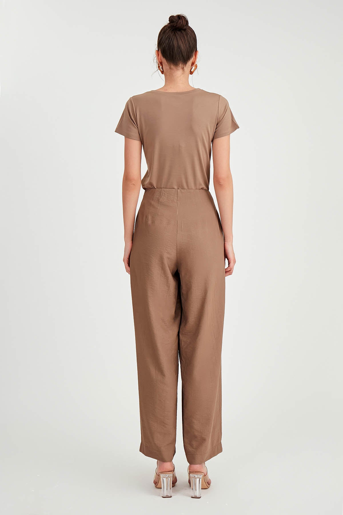 WIDE-ASPECT TROUSERS WITH ZIPPERED FRONT