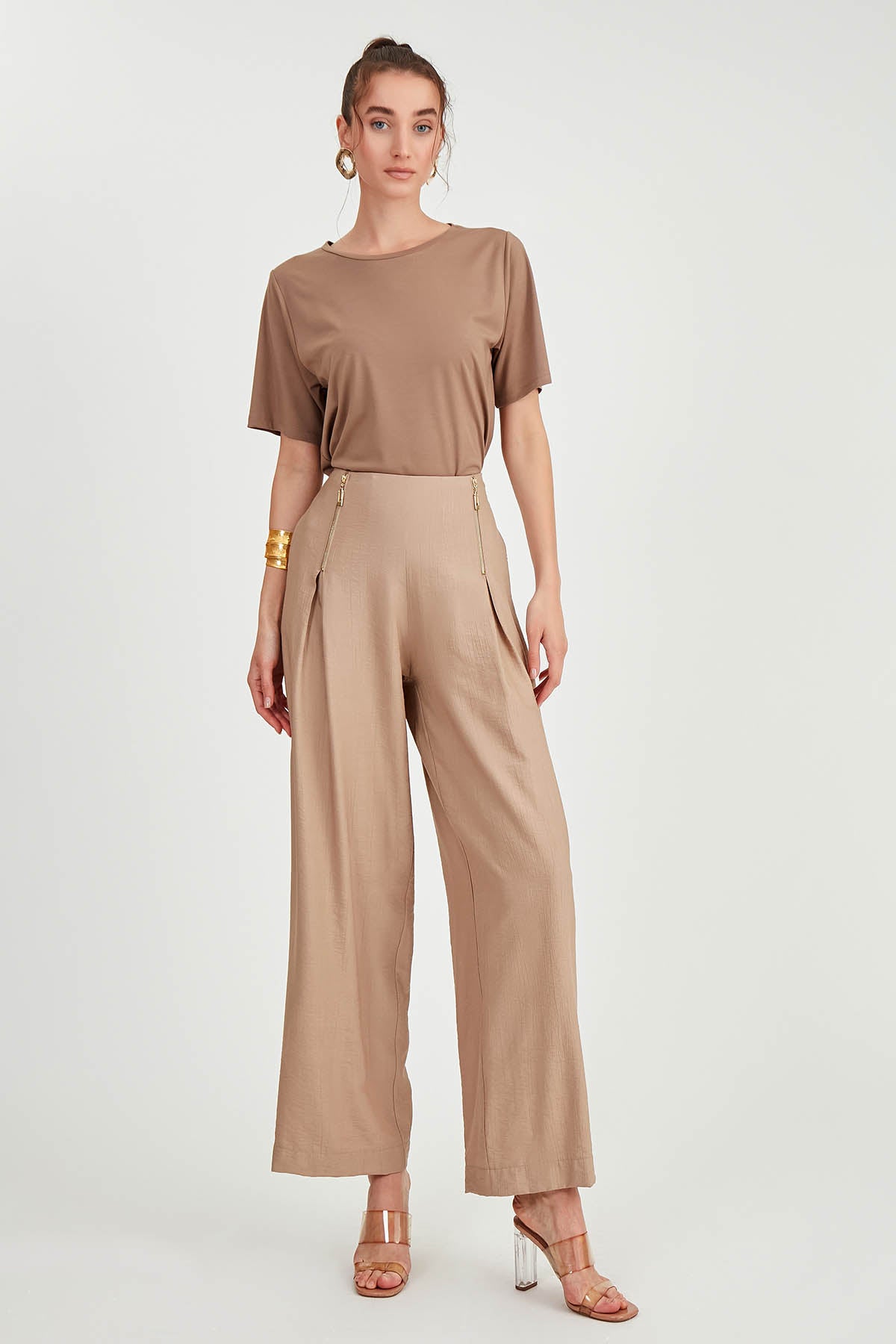 WIDE-ASPECT TROUSERS WITH ZIPPERED FRONT
