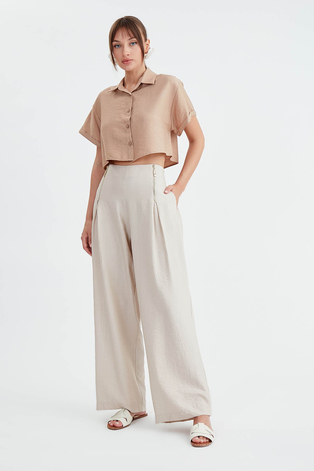 WIDE-ASPECT TROUSERS WITH ZIPPERED FRONT
