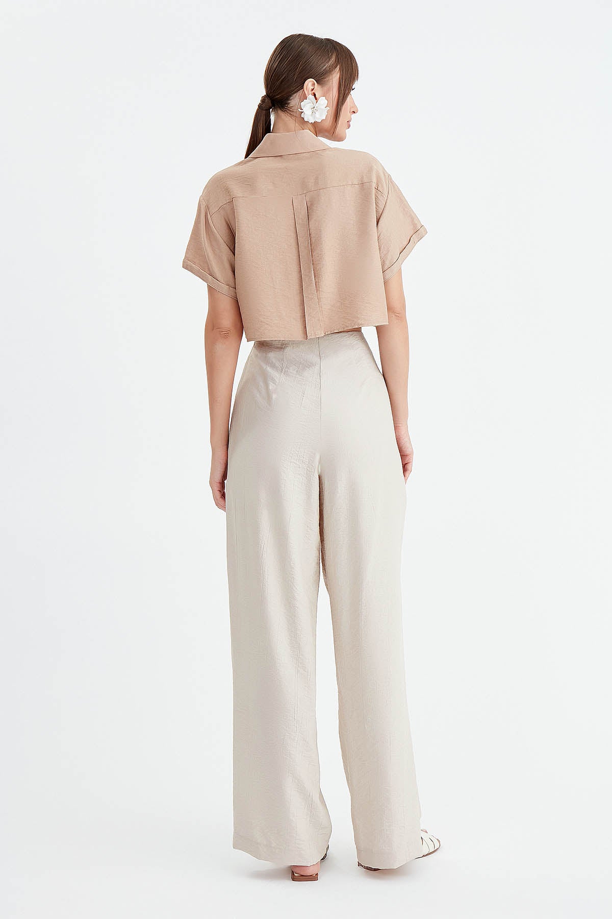 WIDE-ASPECT TROUSERS WITH ZIPPERED FRONT