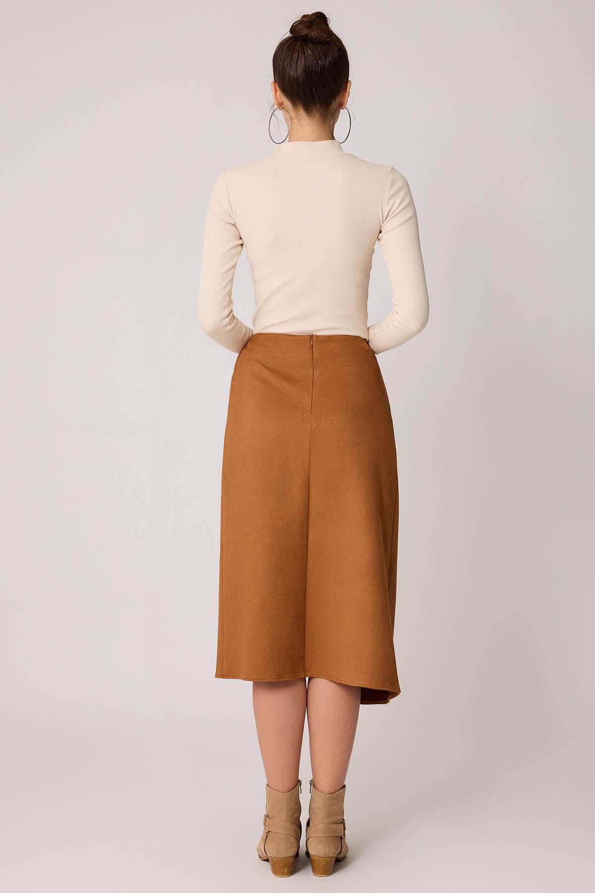 SKIRT WITH FRONT BUCKLE SPLIT