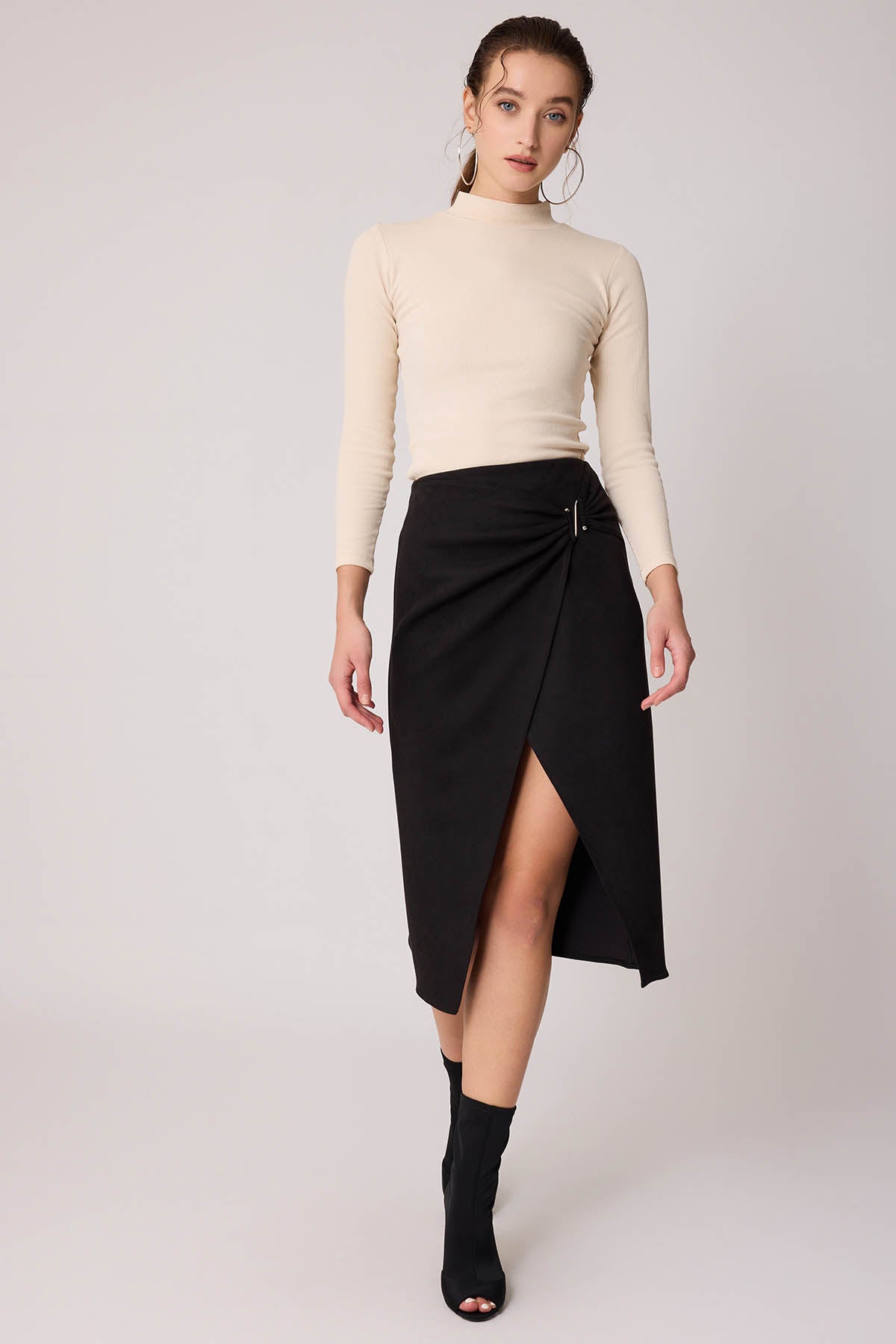 SKIRT WITH FRONT BUCKLE SPLIT