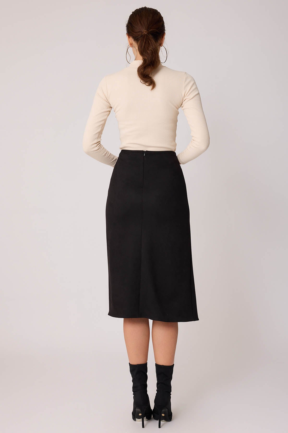 SKIRT WITH FRONT BUCKLE SPLIT