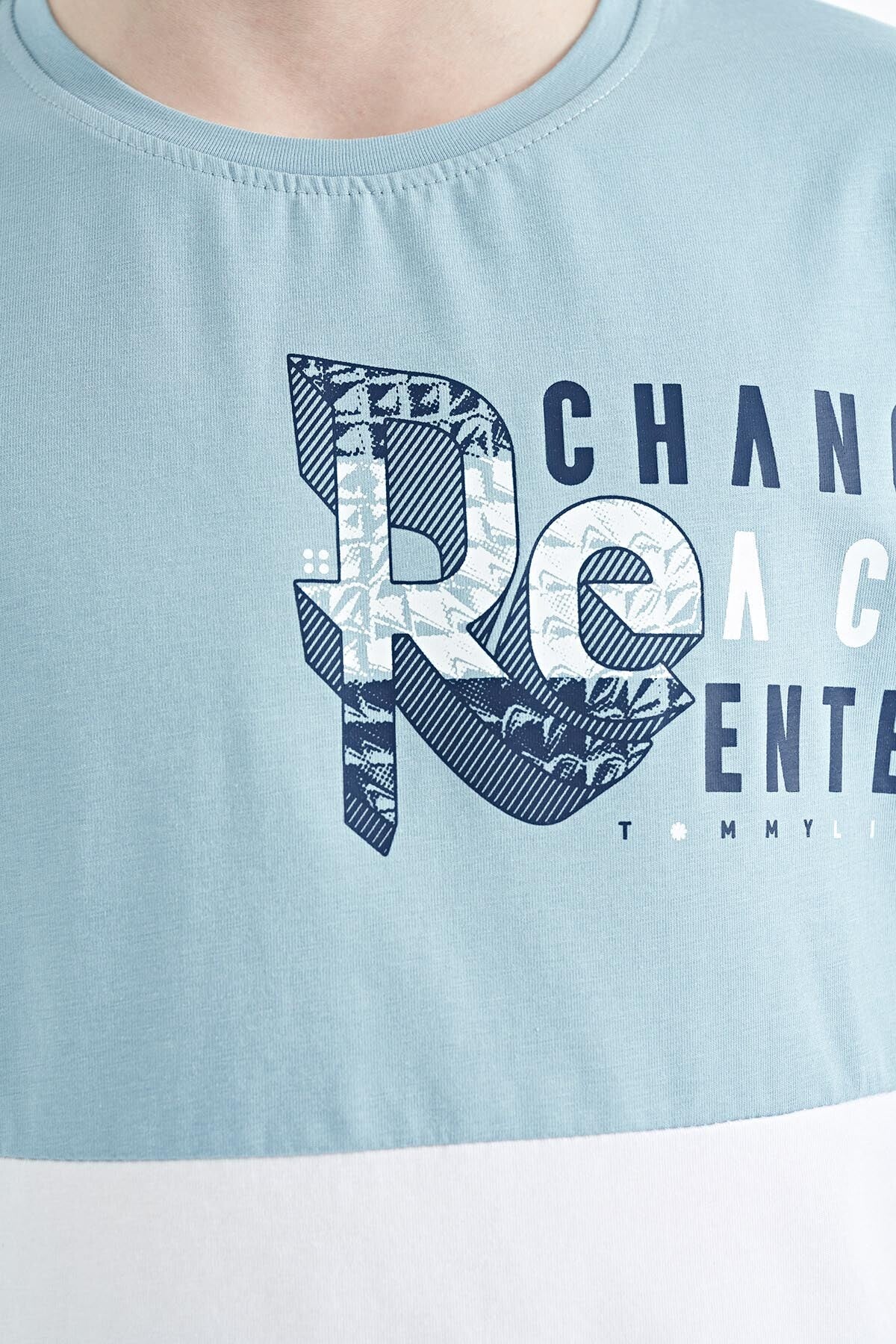 Light Blue Print Detailed Color Blocked Standard Fit O Collar Boys T-Shirt - 11107