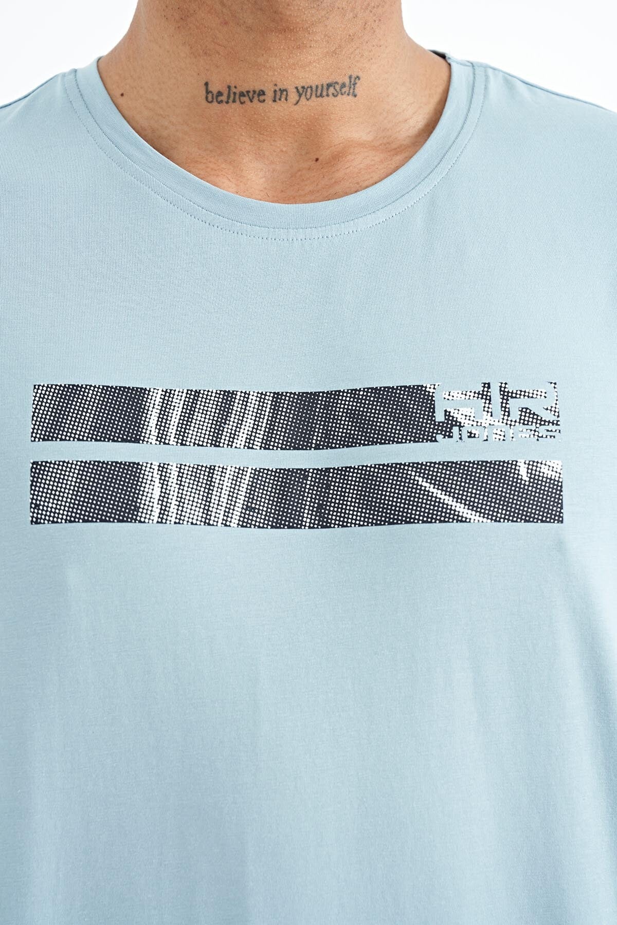 Peter Light Blue O Collar Men's T-Shirt - 88204