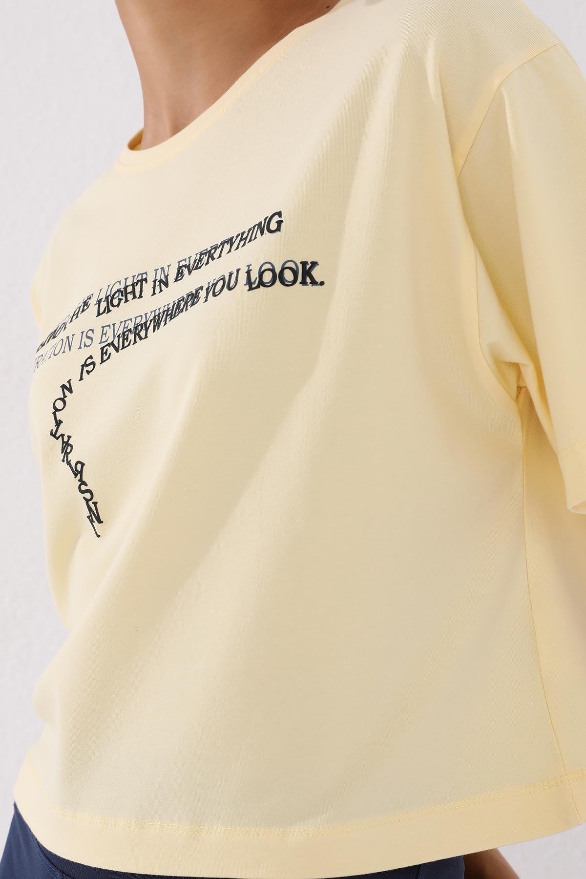 Light Yellow Printed Short O Collar Women's Oversize T-Shirt - 97135