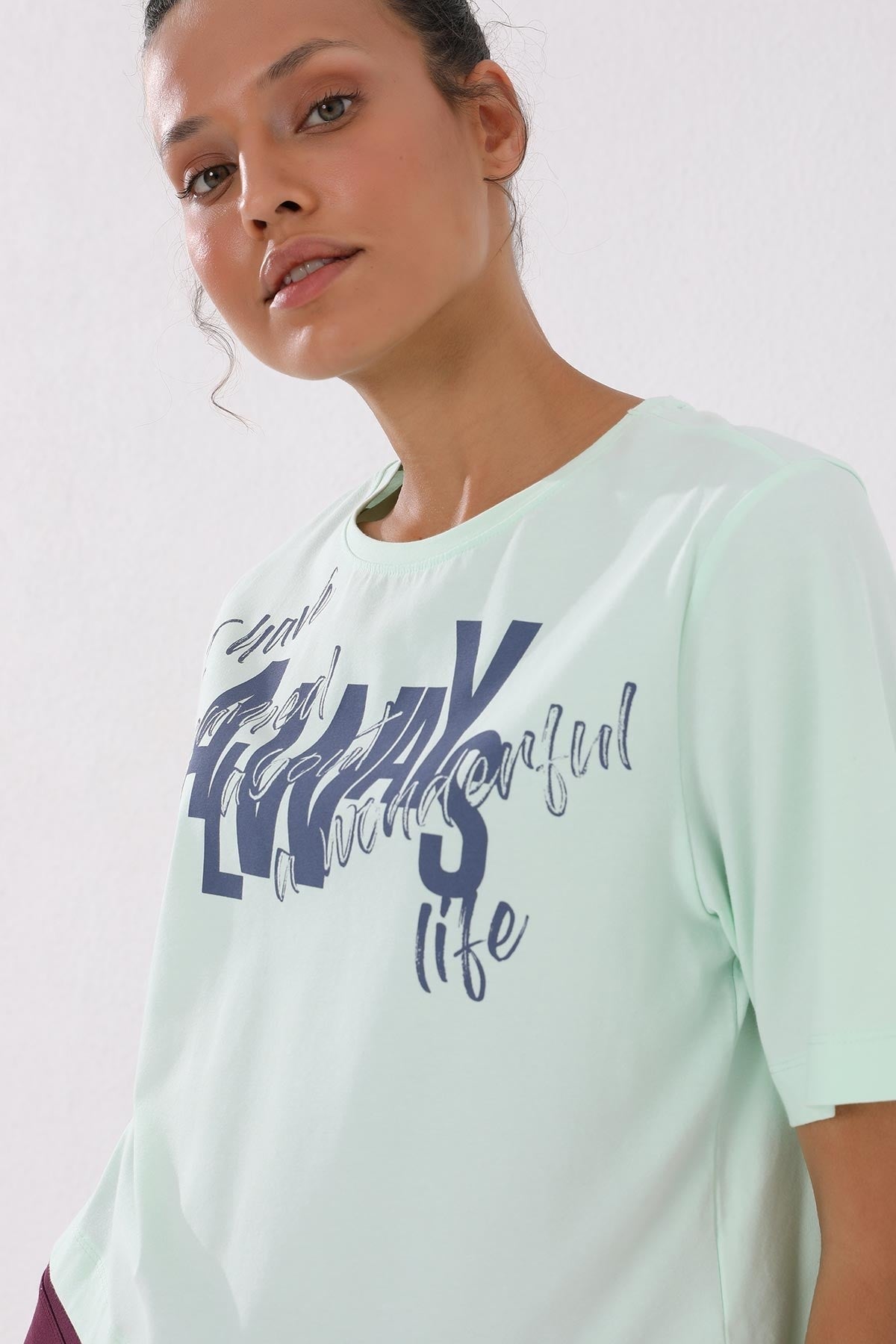 Light Green Asymmetric Print O Collar Women's Oversize T-Shirt - 97136