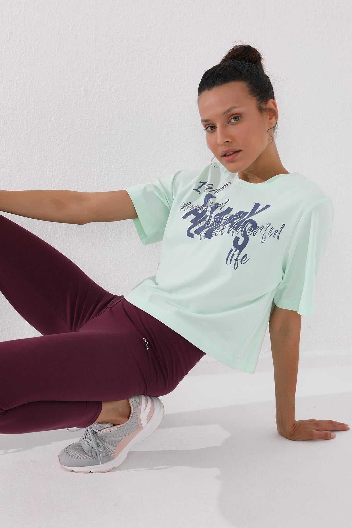 Light Green Asymmetric Print O Collar Women's Oversize T-Shirt - 97136
