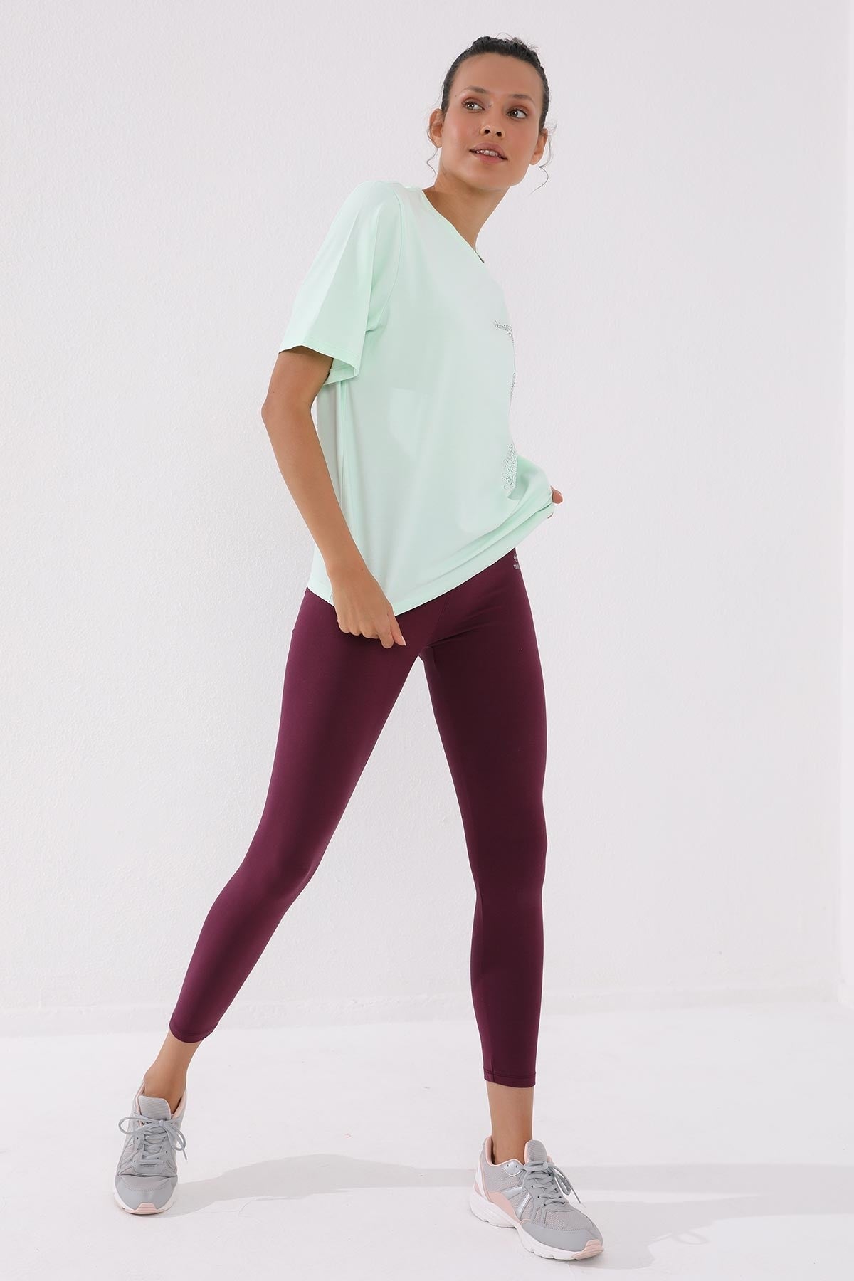 Light Green Distressed Print O Collar Women's Oversize T-Shirt - 97134