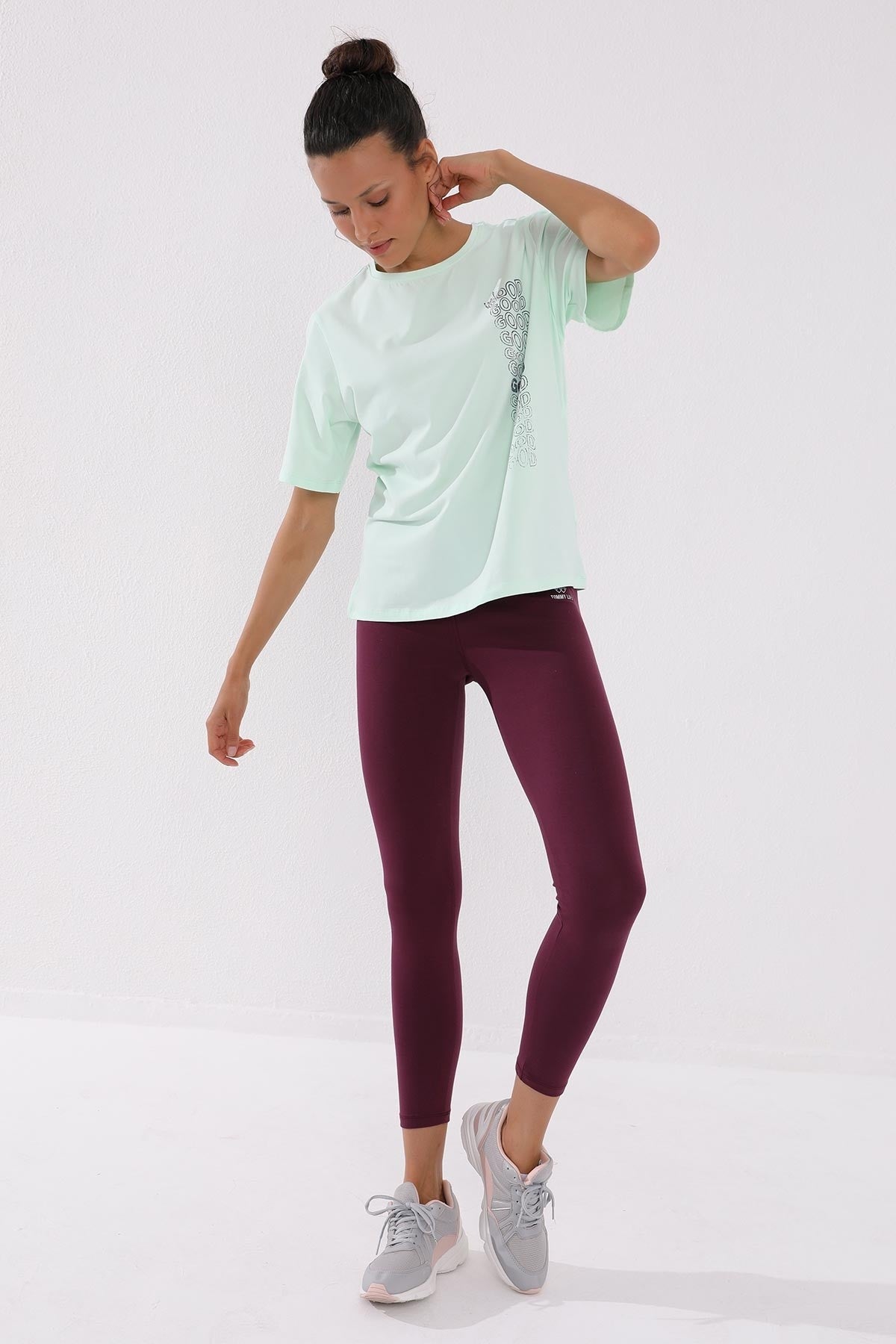 Light Green Distressed Print O Collar Women's Oversize T-Shirt - 97134