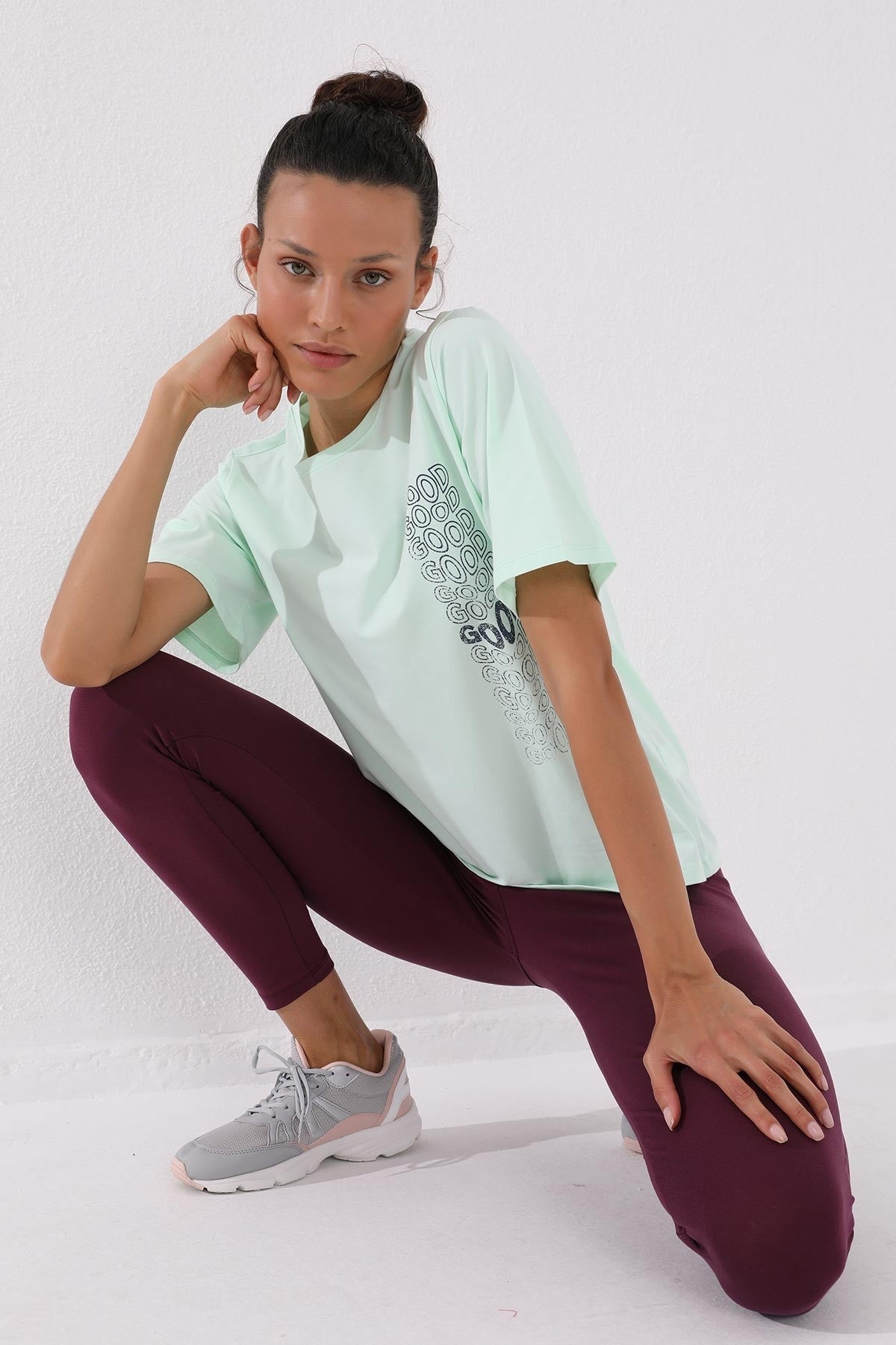 Light Green Distressed Print O Collar Women's Oversize T-Shirt - 97134