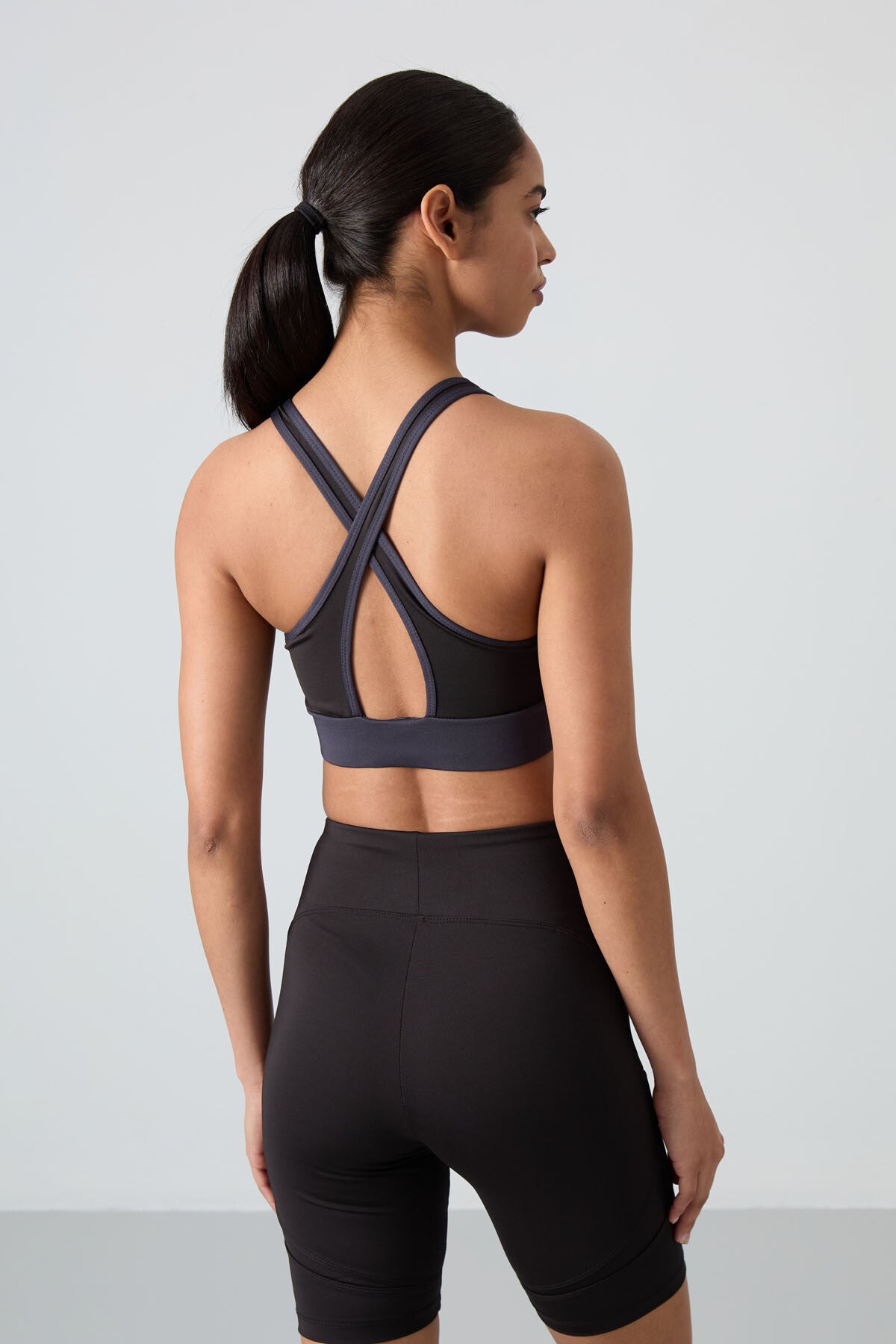 Anthracite Cross Back Detailed Slim Fit U Collar Padded Women's Sports Bra - 97121