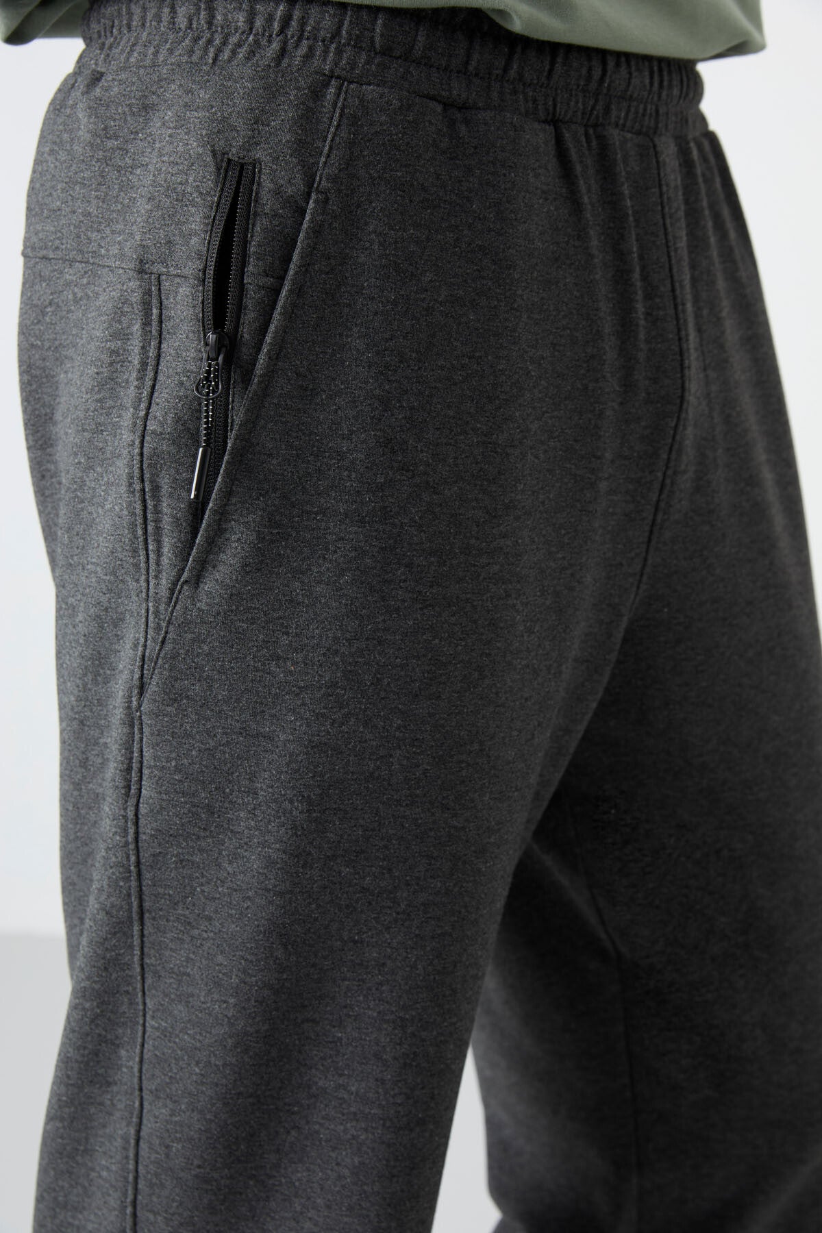 Anthracite Standard Mold Classic Hem Men's Capri - 83092