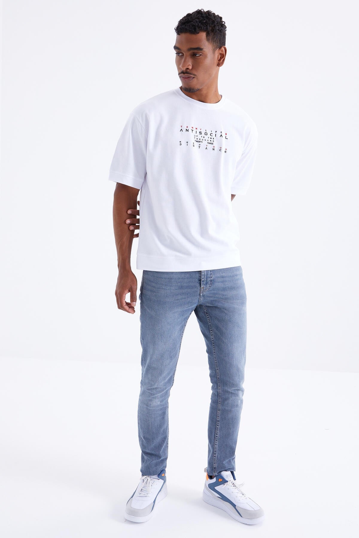 White Small Letter Embroidered O Collar Men's Oversize T-Shirt - 88103