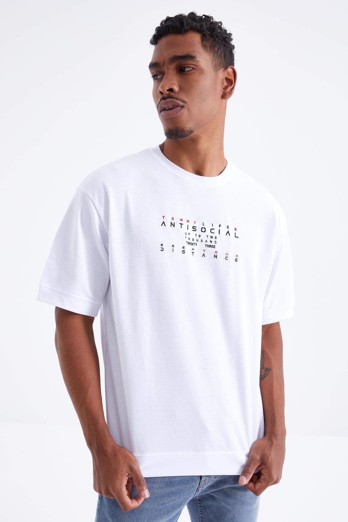 White Small Letter Embroidered O Collar Men's Oversize T-Shirt - 88103