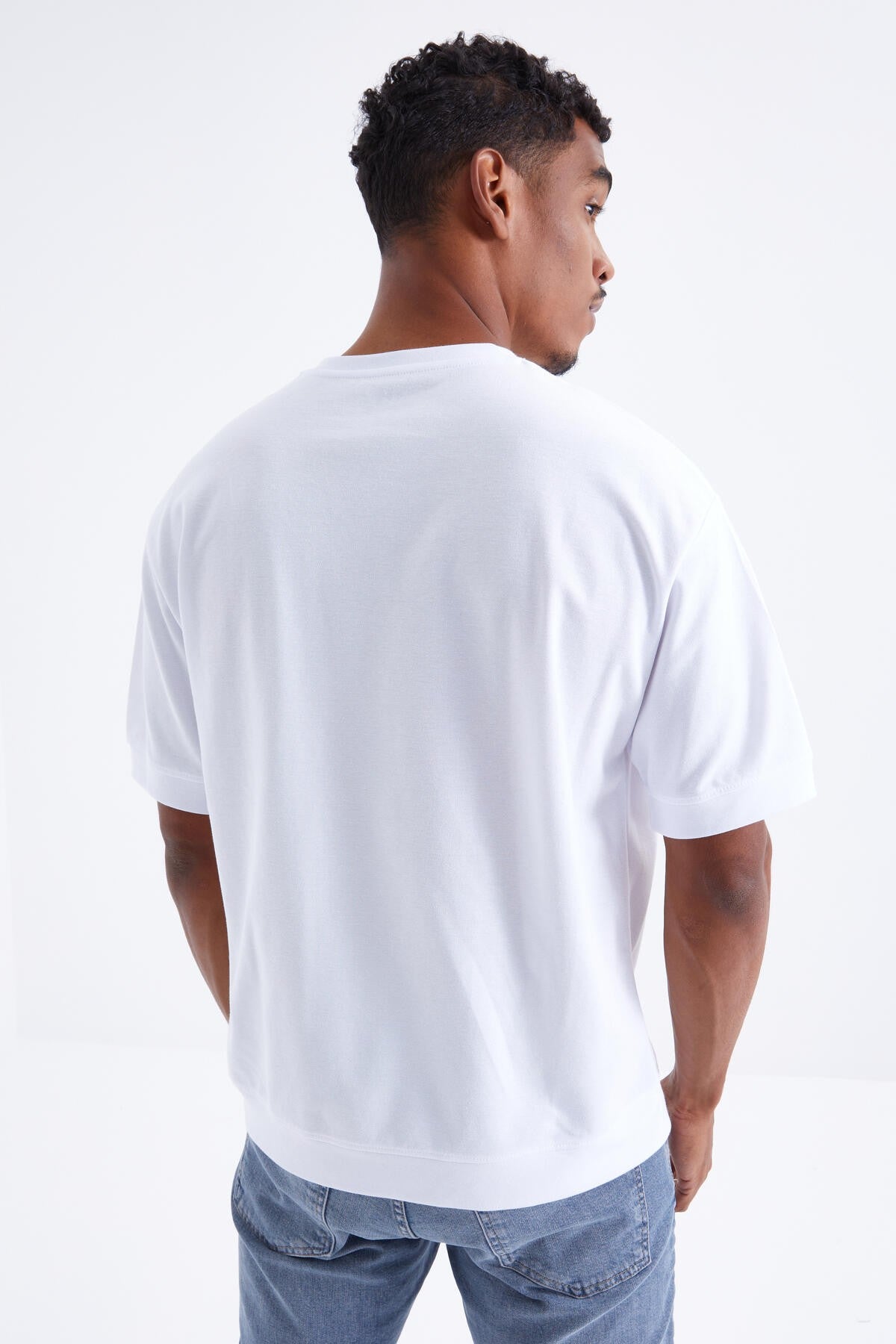 White Small Letter Embroidered O Collar Men's Oversize T-Shirt - 88103