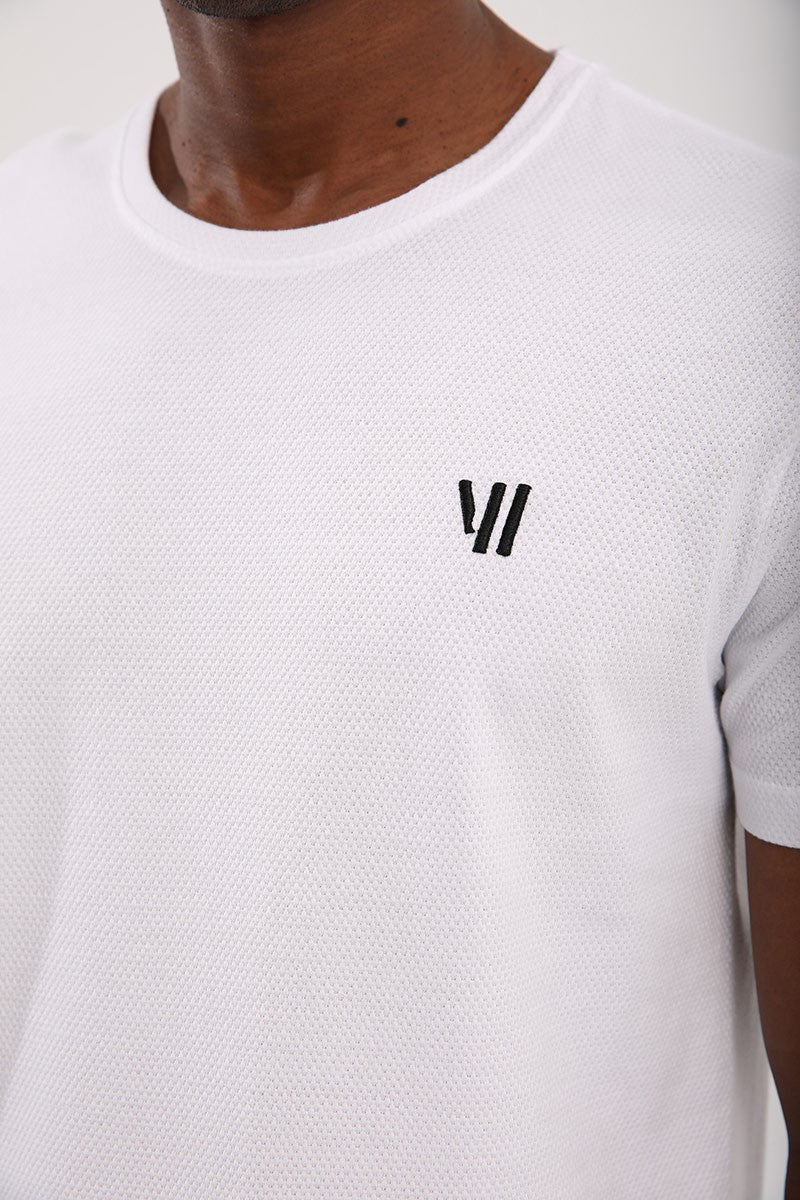 White Honeycomb Textured Double Arrow Logo Standard Fit O Collar Men's T-Shirt - 87921