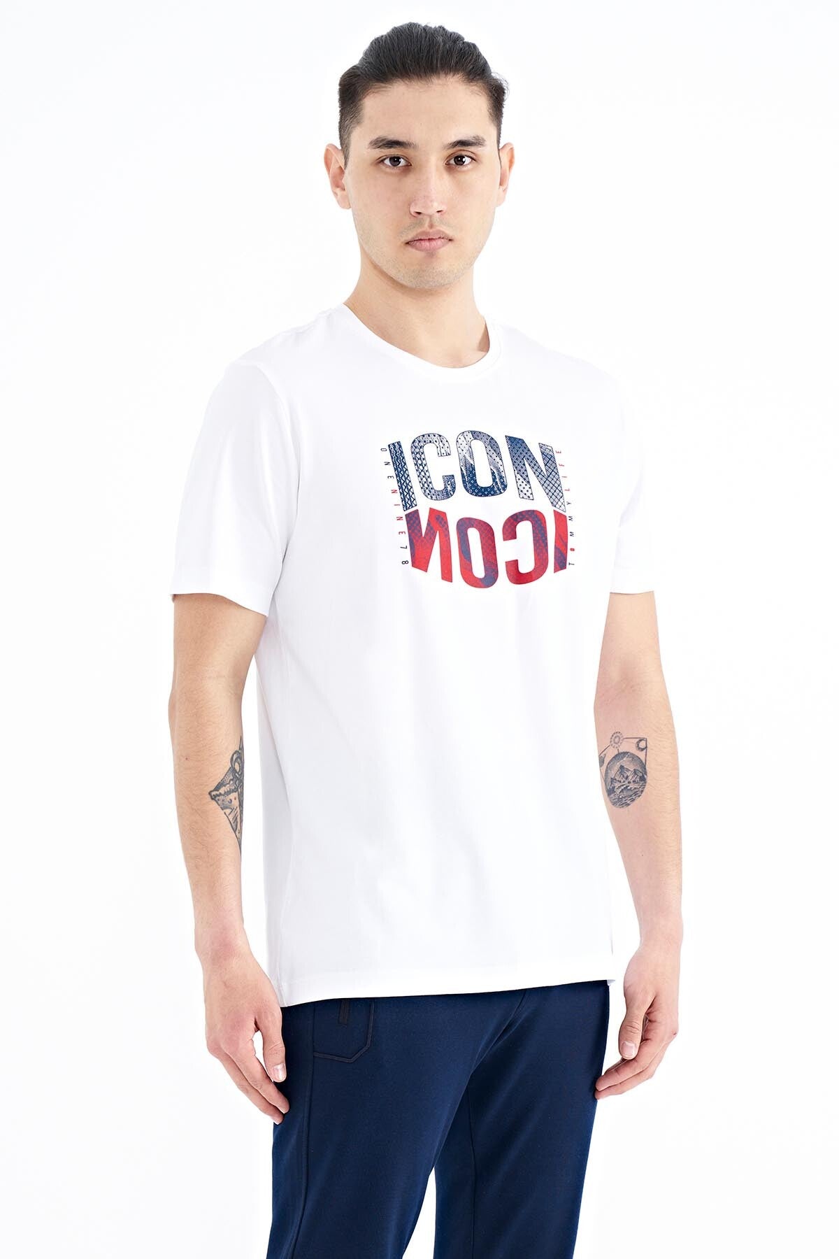 White Print Letter O Collar Standard Fit Men's T-Shirt - 88174