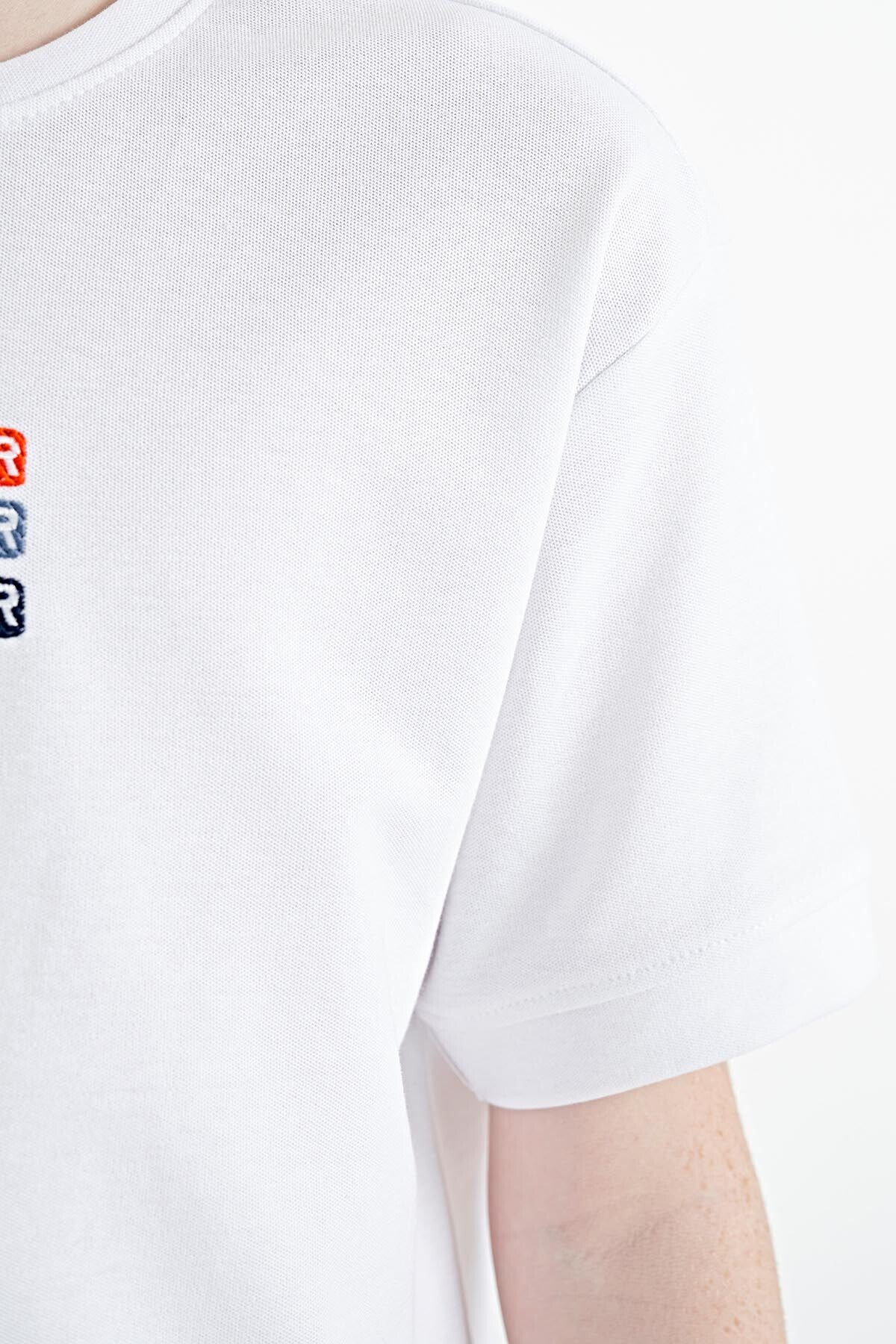 White Embroidered O Collar Oversize Boys T-Shirt - 11146