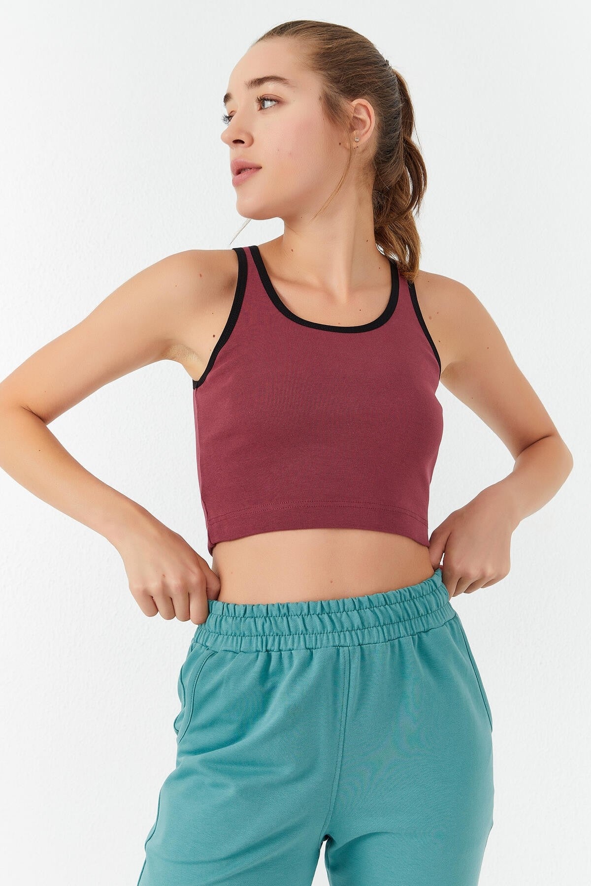 Basic Zero Sleeve Tight Fit U Collar Women's Crop Top Singlet - 97162