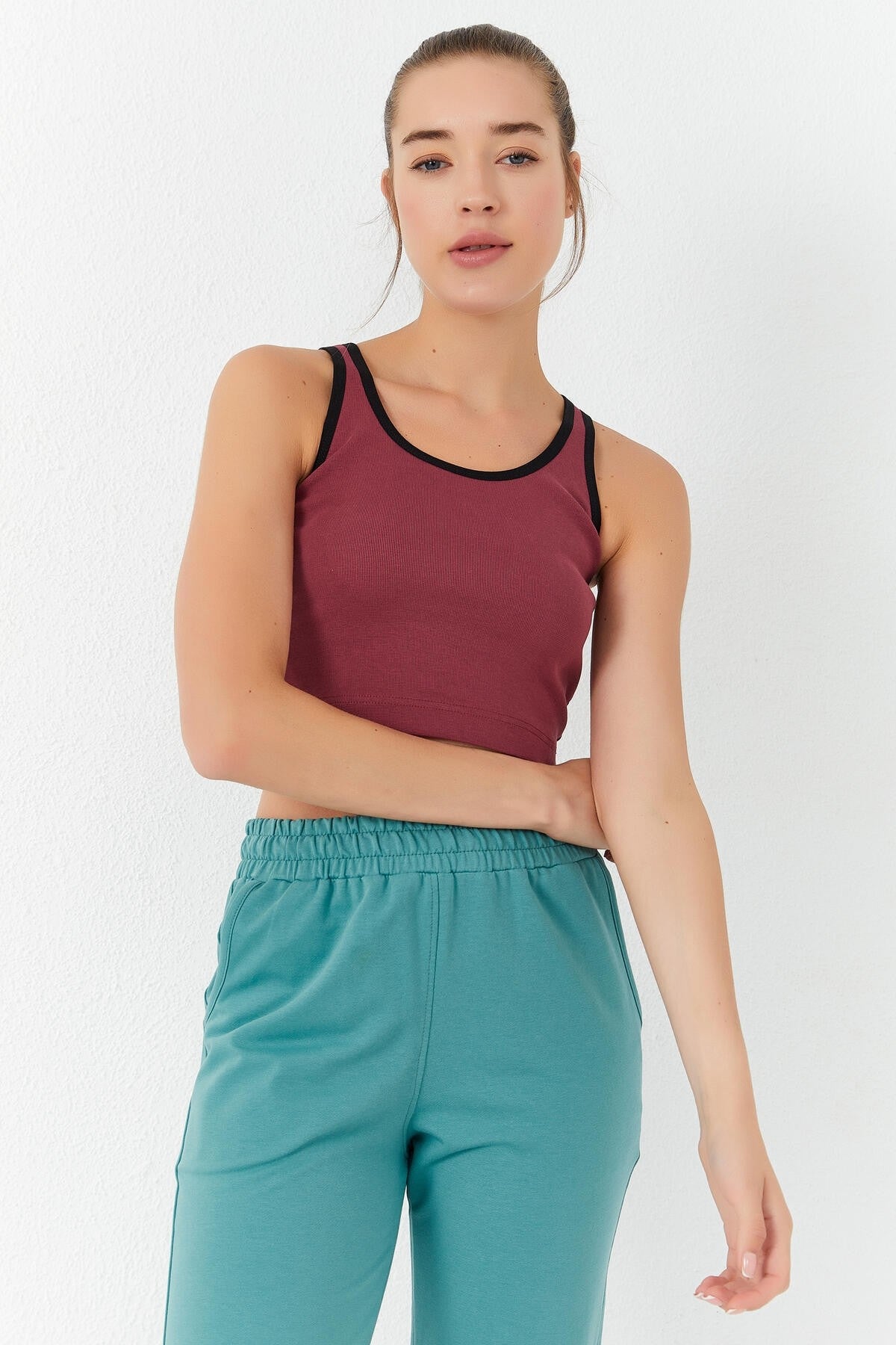 Basic Zero Sleeve Tight Fit U Collar Women's Crop Top Singlet - 97162