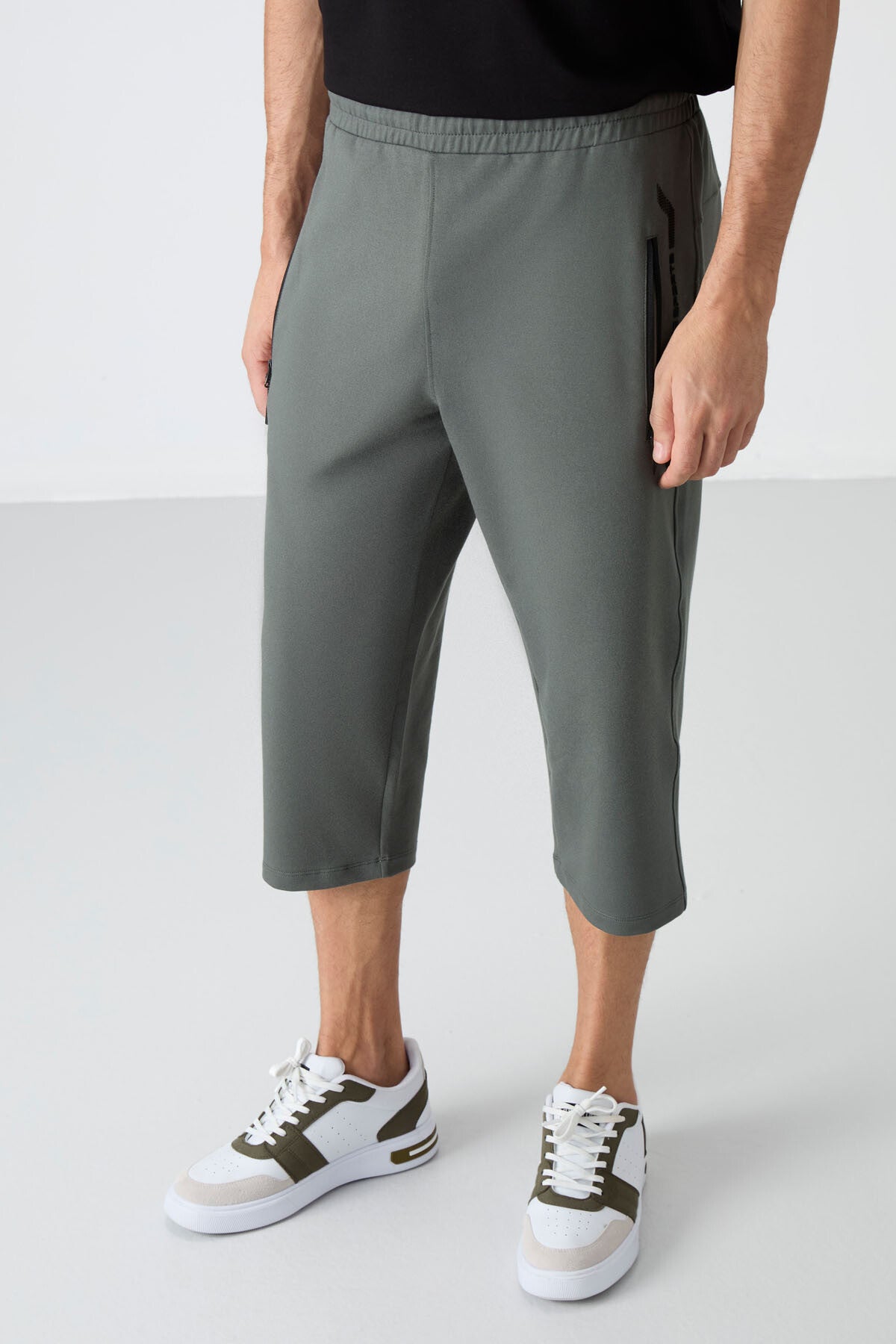 Zippered Pocket Standard Fit Classic Hem Men's Capri - 83091