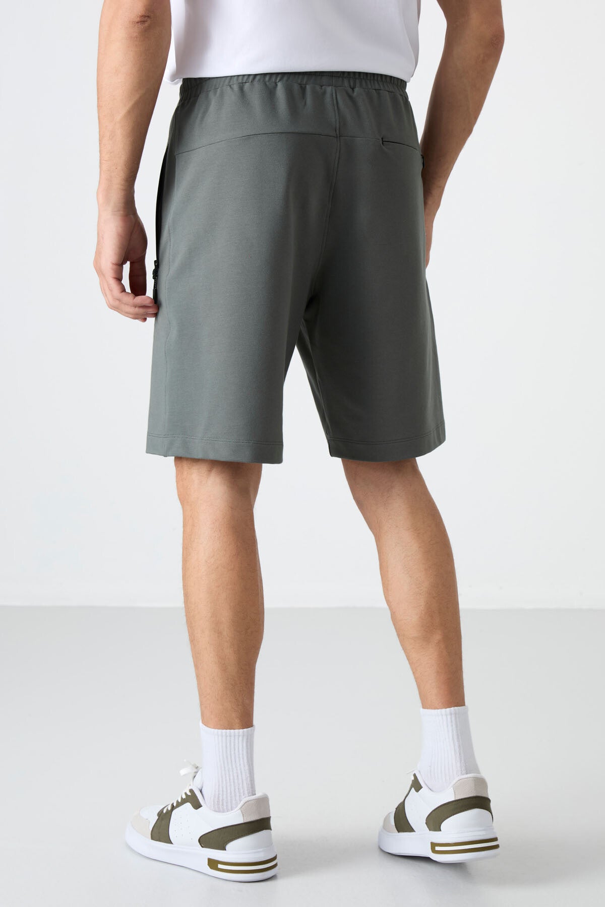 Sprouting Almond Hidden Zipper Back Pocket Laced Standard Fit Men's Shorts - 81136