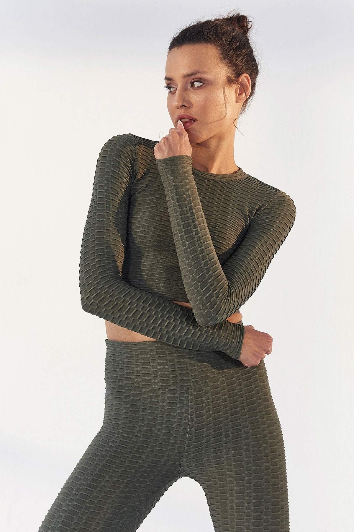Self-Patterned O Collar Long Sleeve Women's Crop Top T-Shirt - 97153