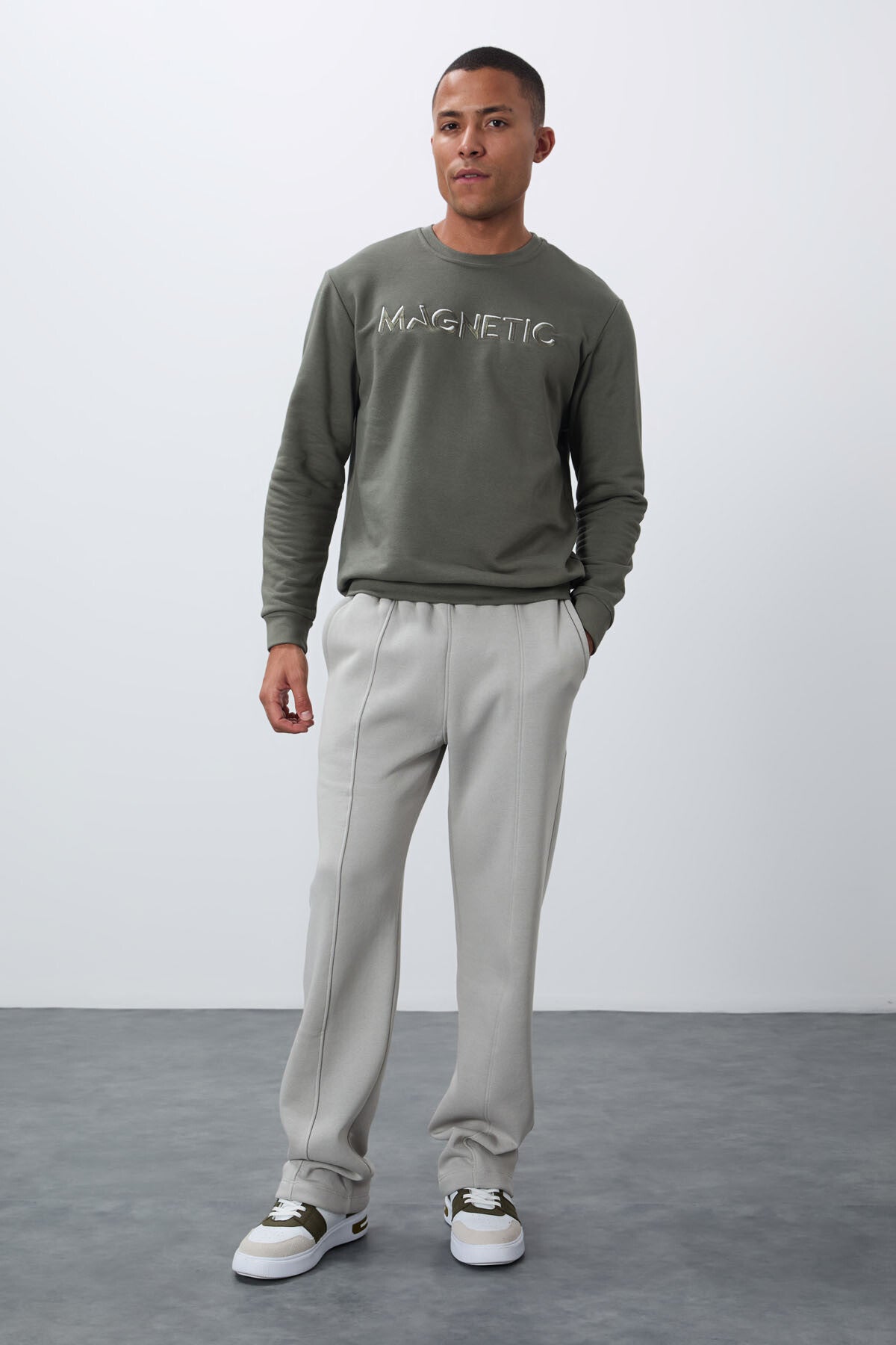 Embroidered O Collar Comfort Fit Fleece-Lined Men's Sweatshirt - 88020