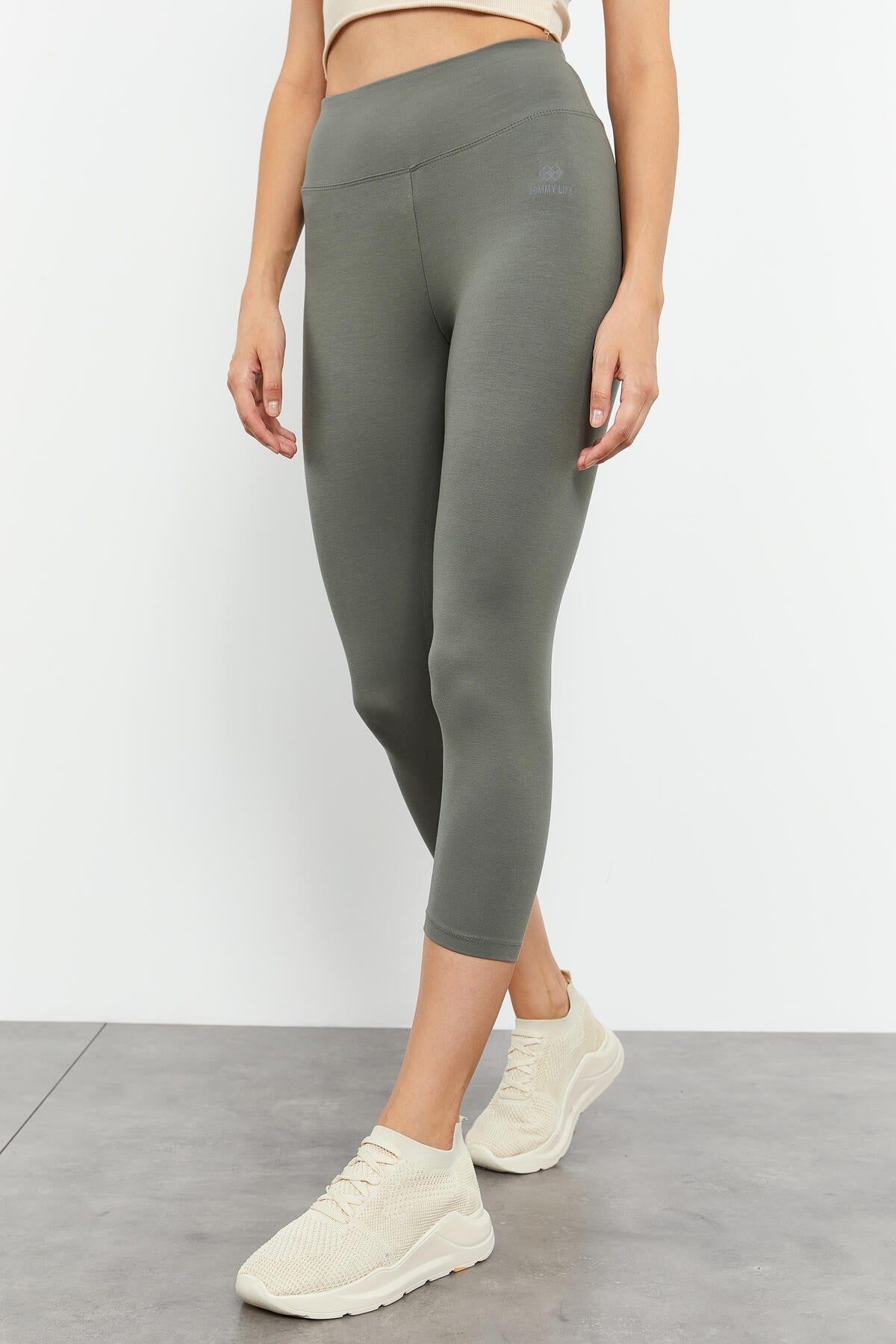 High Waist Slim Fit Tapered Leg Women's Capri Tights - 93097