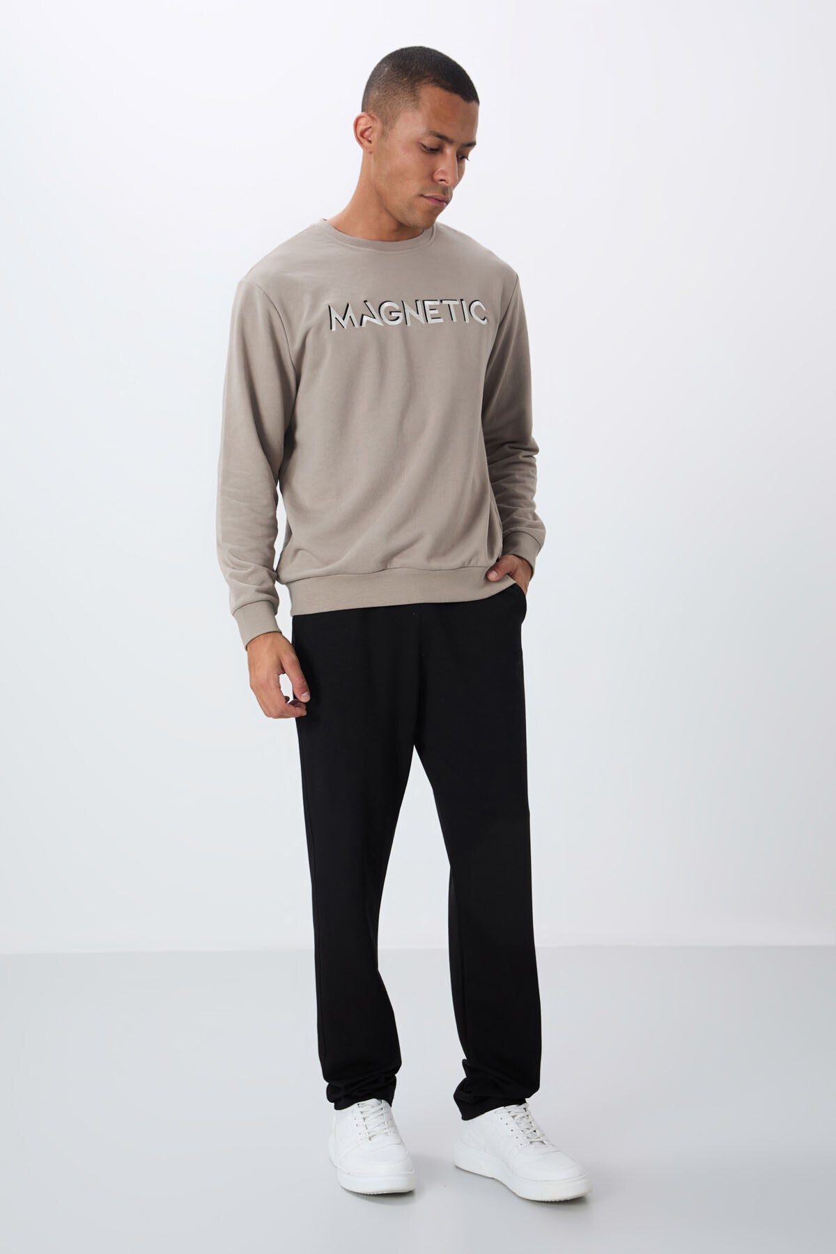 Camel Print Embroidered O Neck Comfort Fit Fleece Lined Men's Sweatshirt - 88020