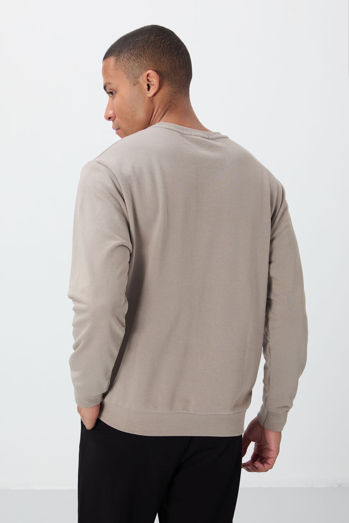 Camel Print Embroidered O Neck Comfort Fit Fleece Lined Men's Sweatshirt - 88020