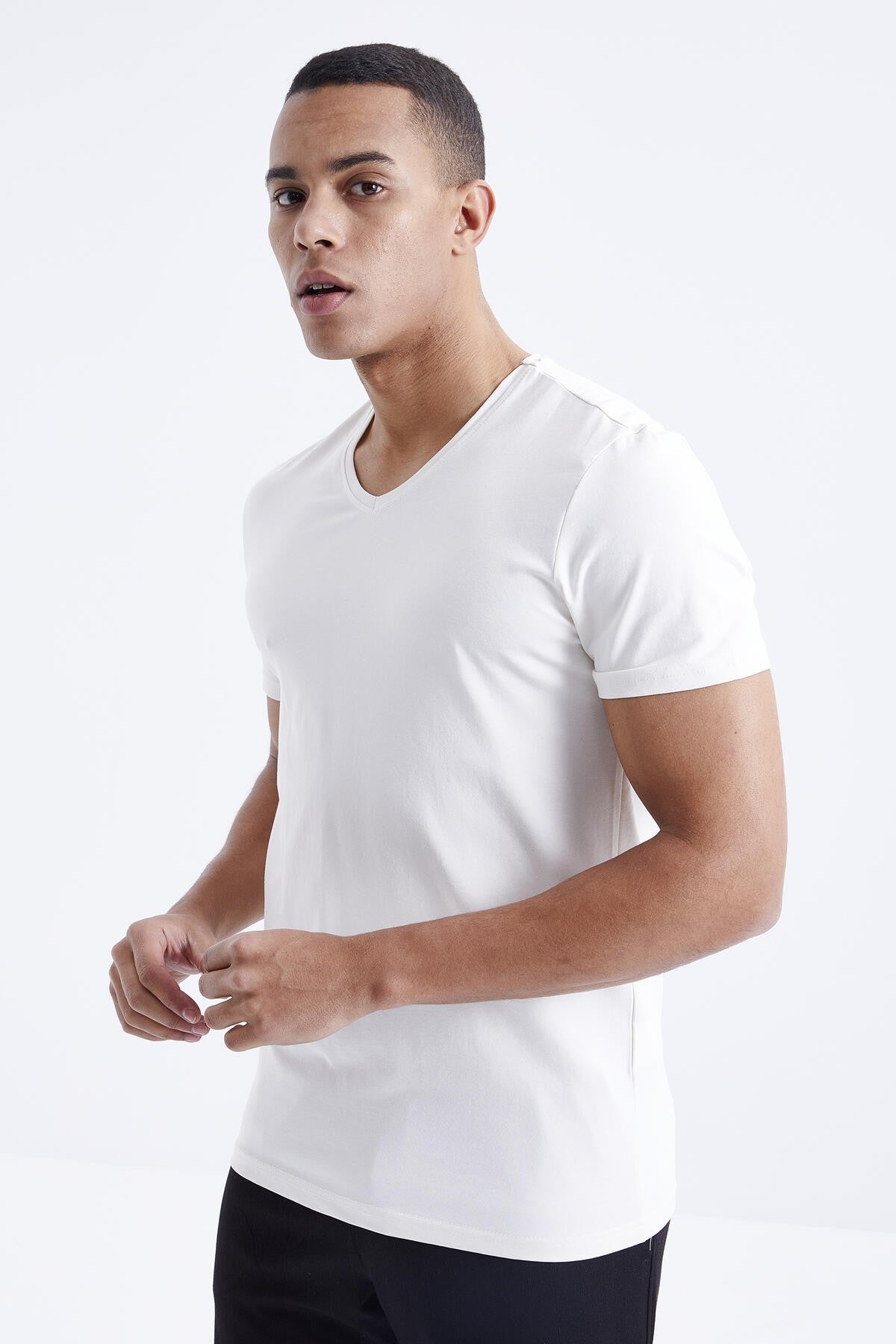 Short Sleeve Standard Fit V-Neck Men's T-Shirt - 87912