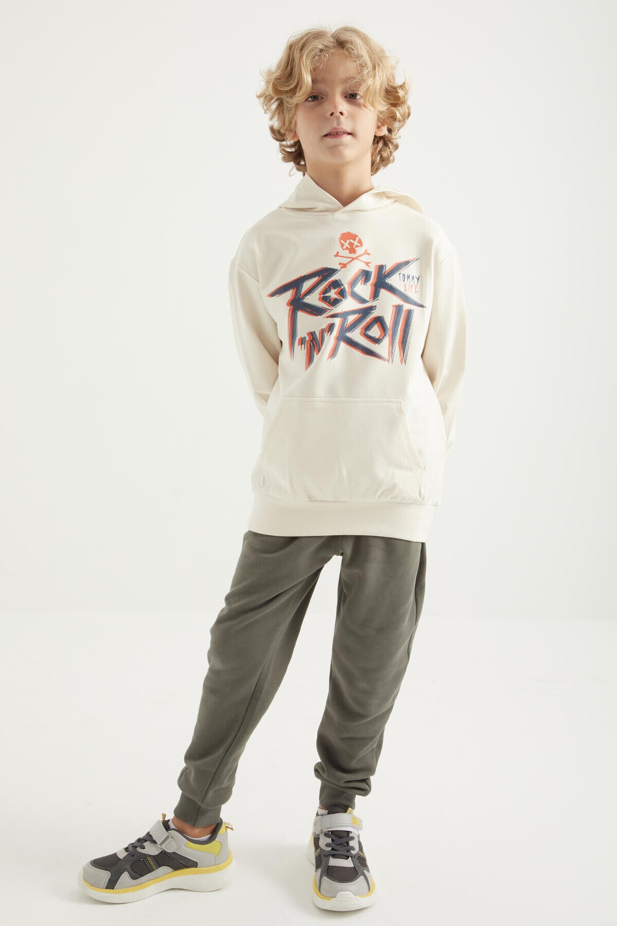 Print Kangaroo Pocket Hooded Regular Fit Boys' Sweatshirt - 11002