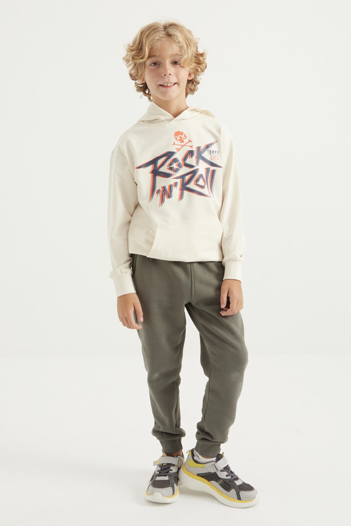Print Kangaroo Pocket Hooded Regular Fit Boys' Sweatshirt - 11002